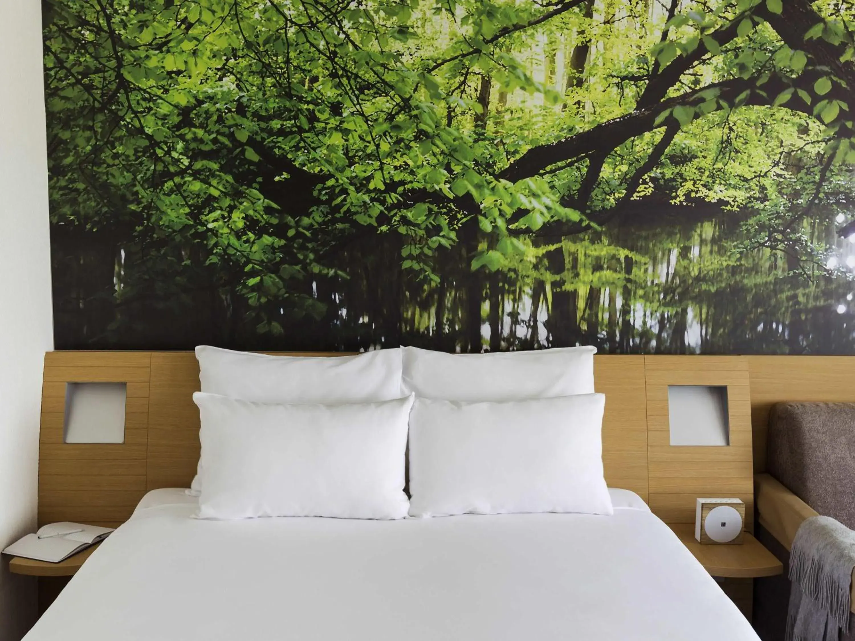 Bedroom, Bed in Novotel Amsterdam City Bedroom, Bed in Novotel Amsterdam City