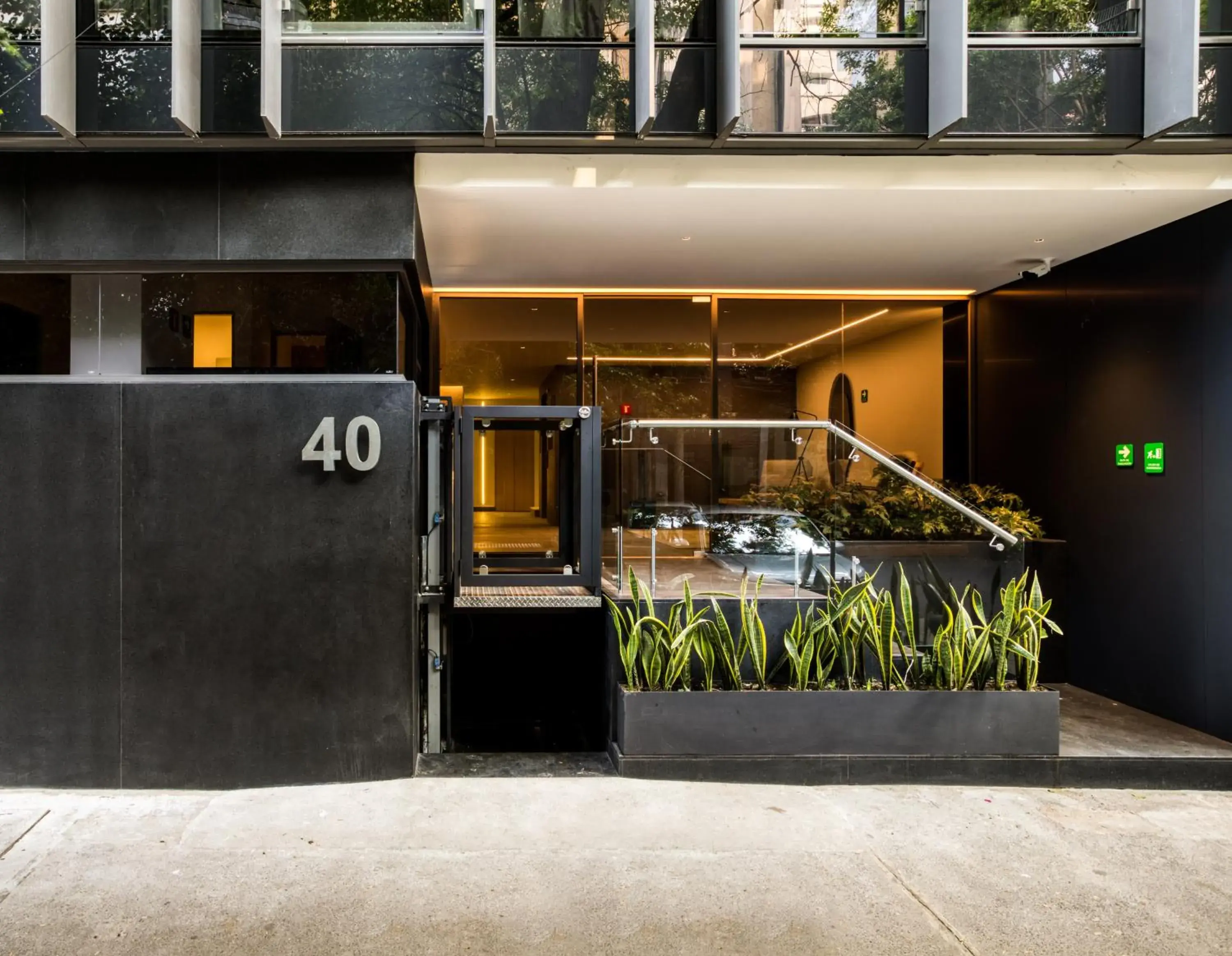 Facade/entrance in ULIV Parque Lincoln Facade/entrance in ULIV Parque Lincoln