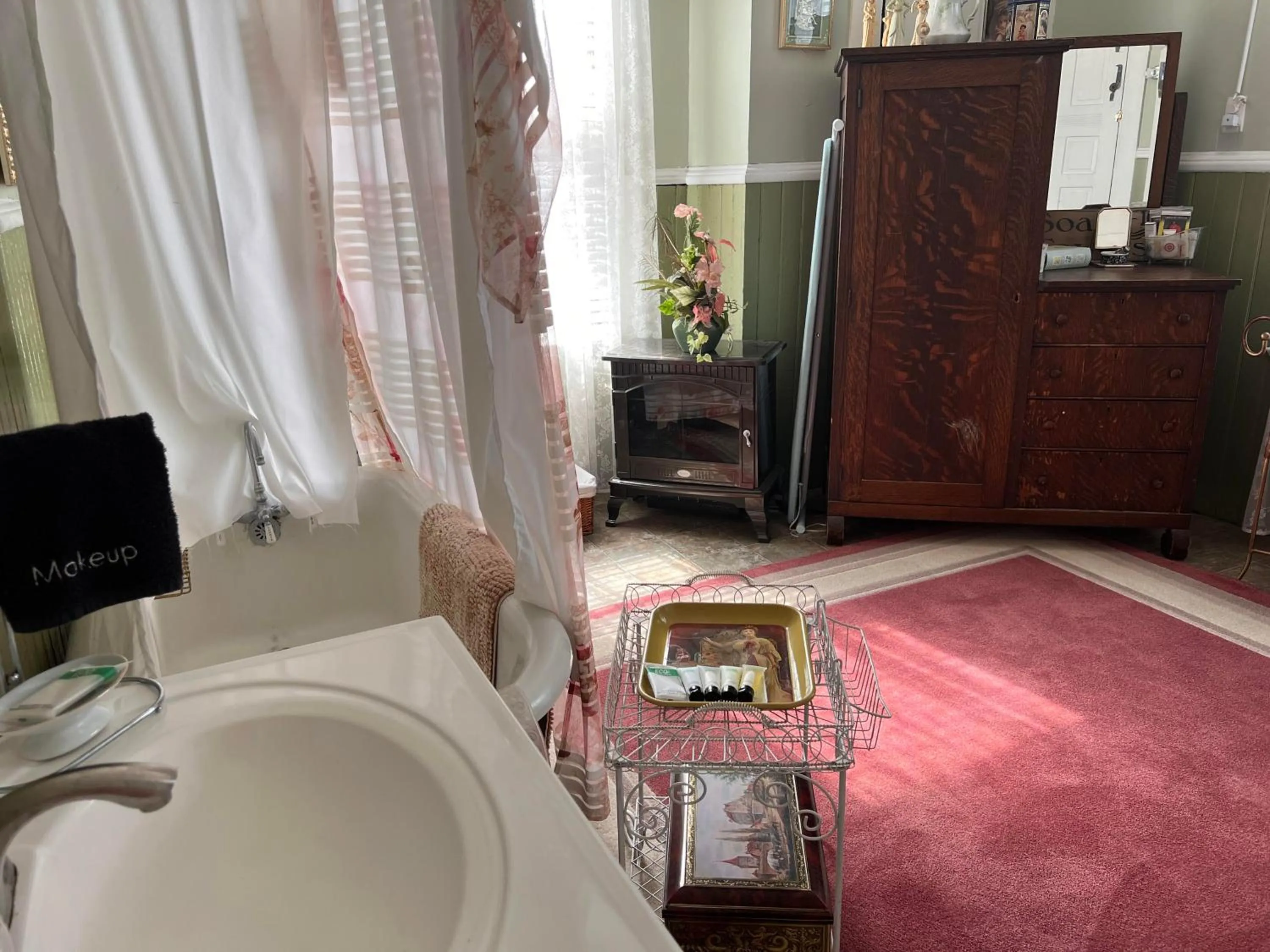 Bathroom in Mansion on The Mile B&B