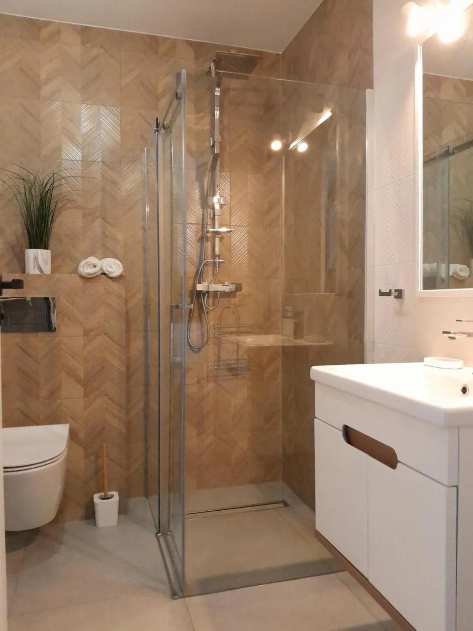 Shower in Arte Porta Mare przytulny apartament blisko morza z miejscem parkingowym