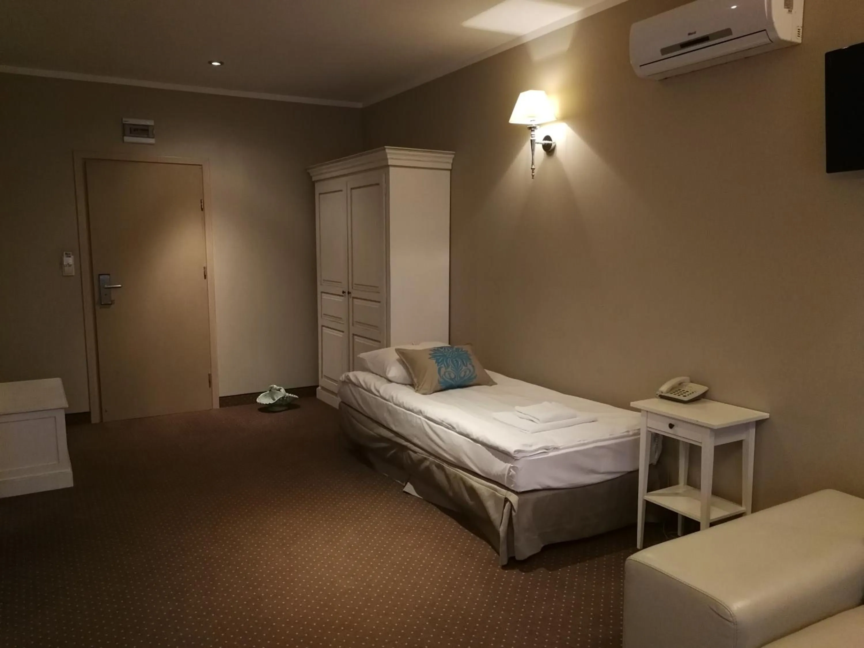 Bed in Riviera Resort Airport Modlin