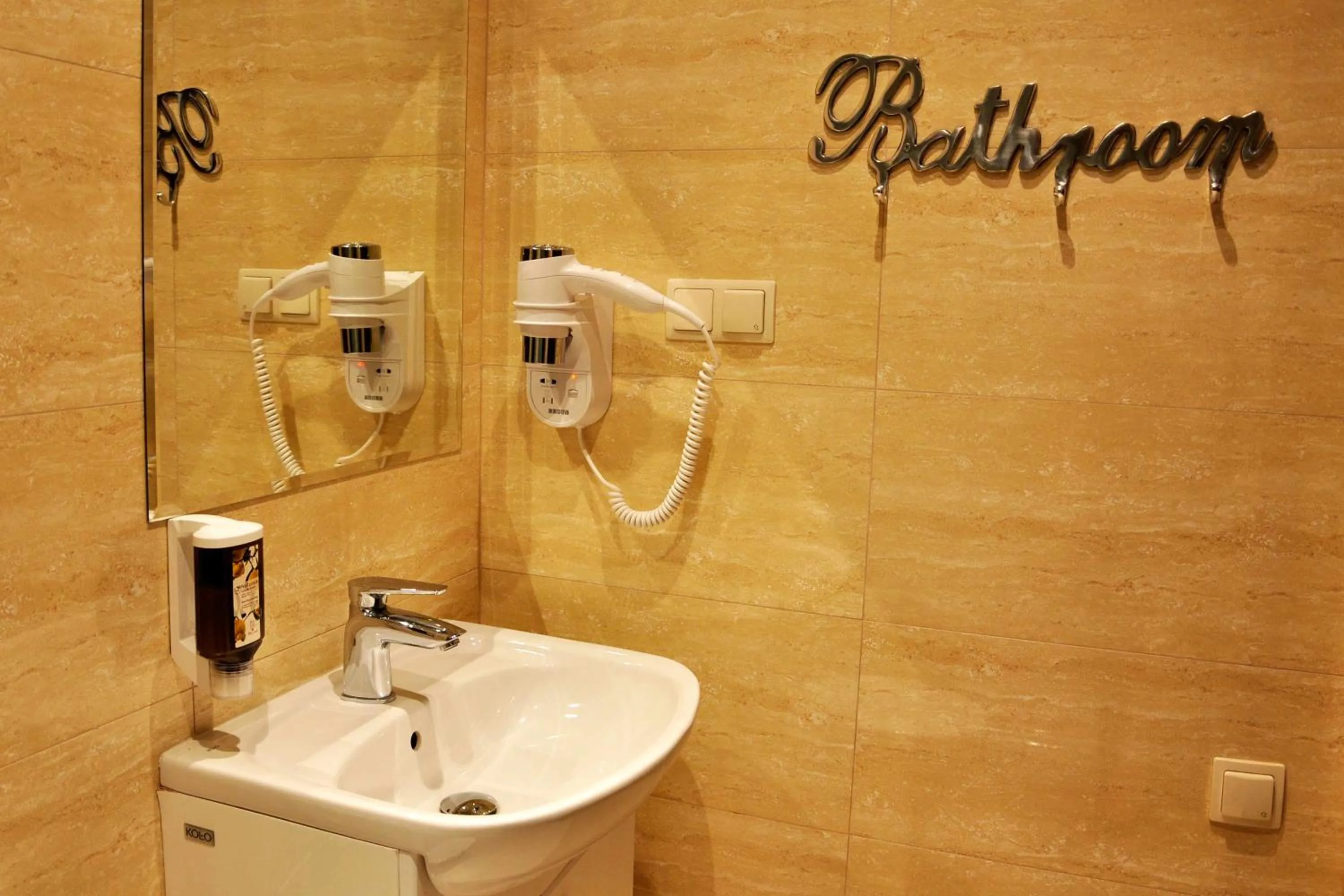 Shower in Riviera Resort Airport Modlin