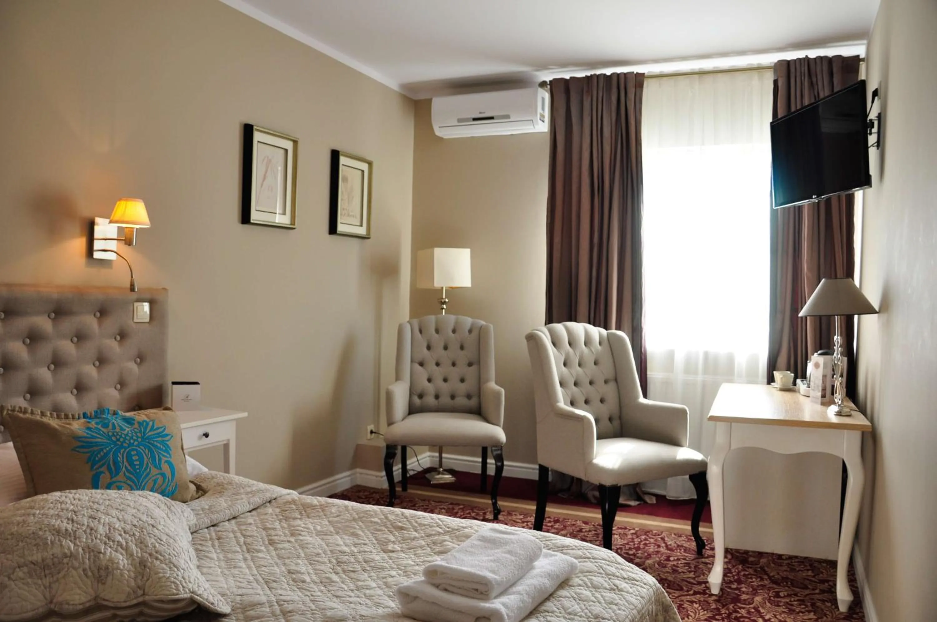 TV and multimedia, Bed in Riviera Resort Airport Modlin