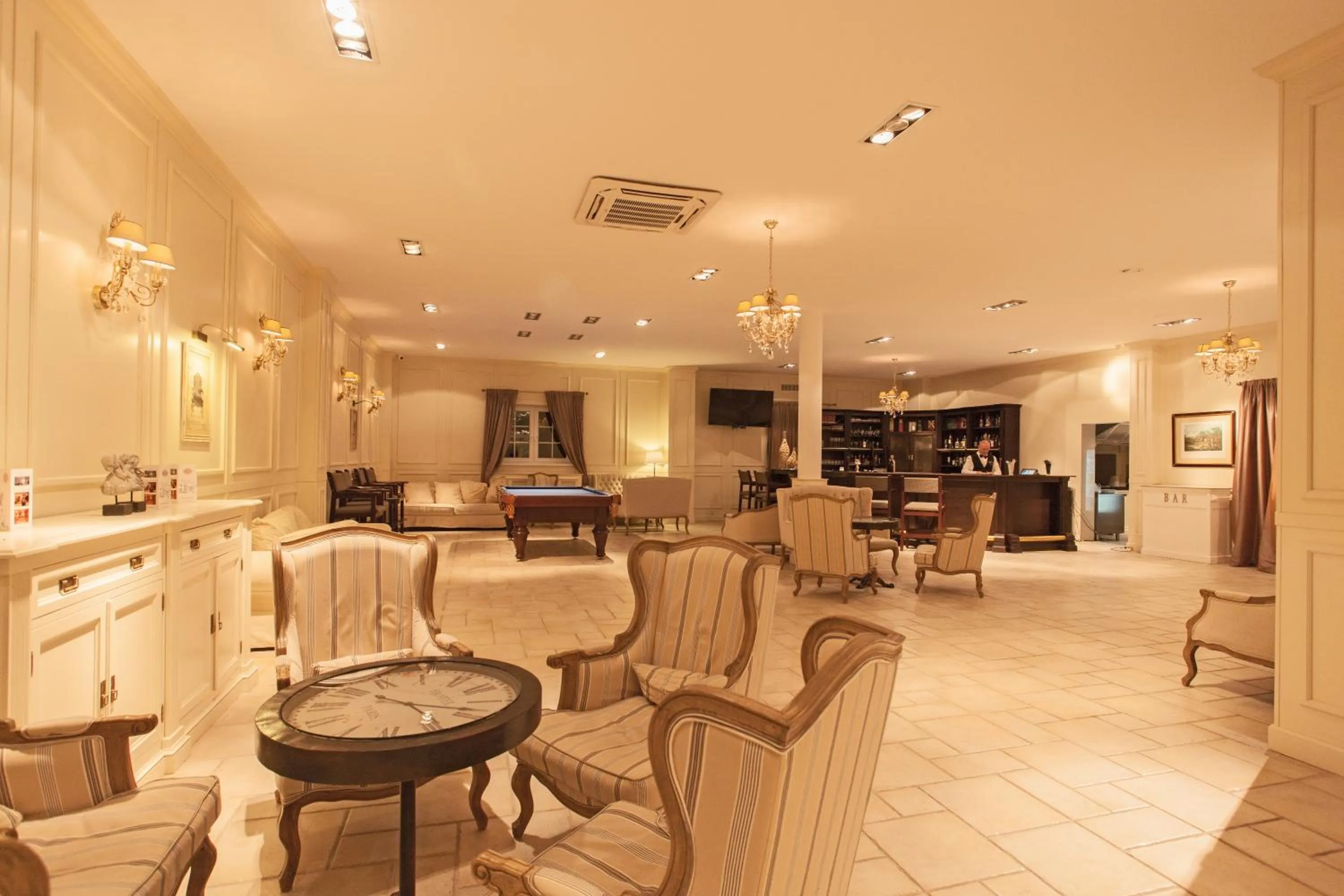 Restaurant/places to eat in Riviera Resort Airport Modlin