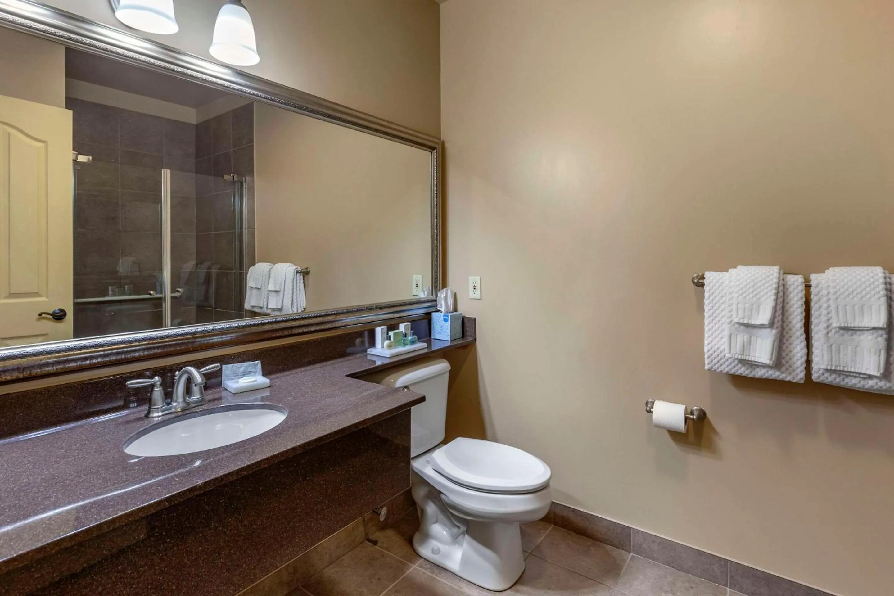 Bedroom in The Parlour Inn, an Ascend Collection Hotel