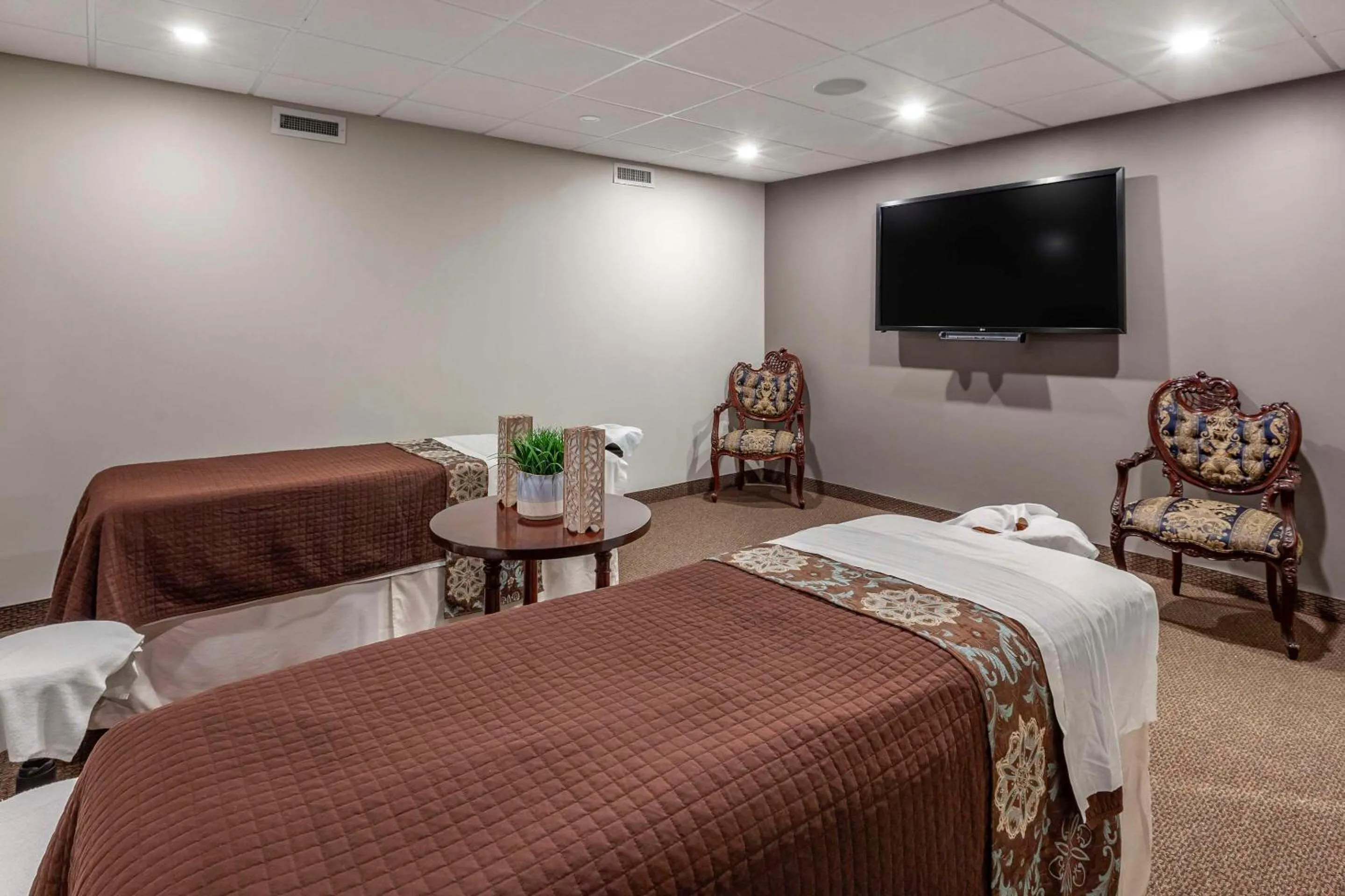 Other, Bed in The Parlour Inn, an Ascend Collection Hotel