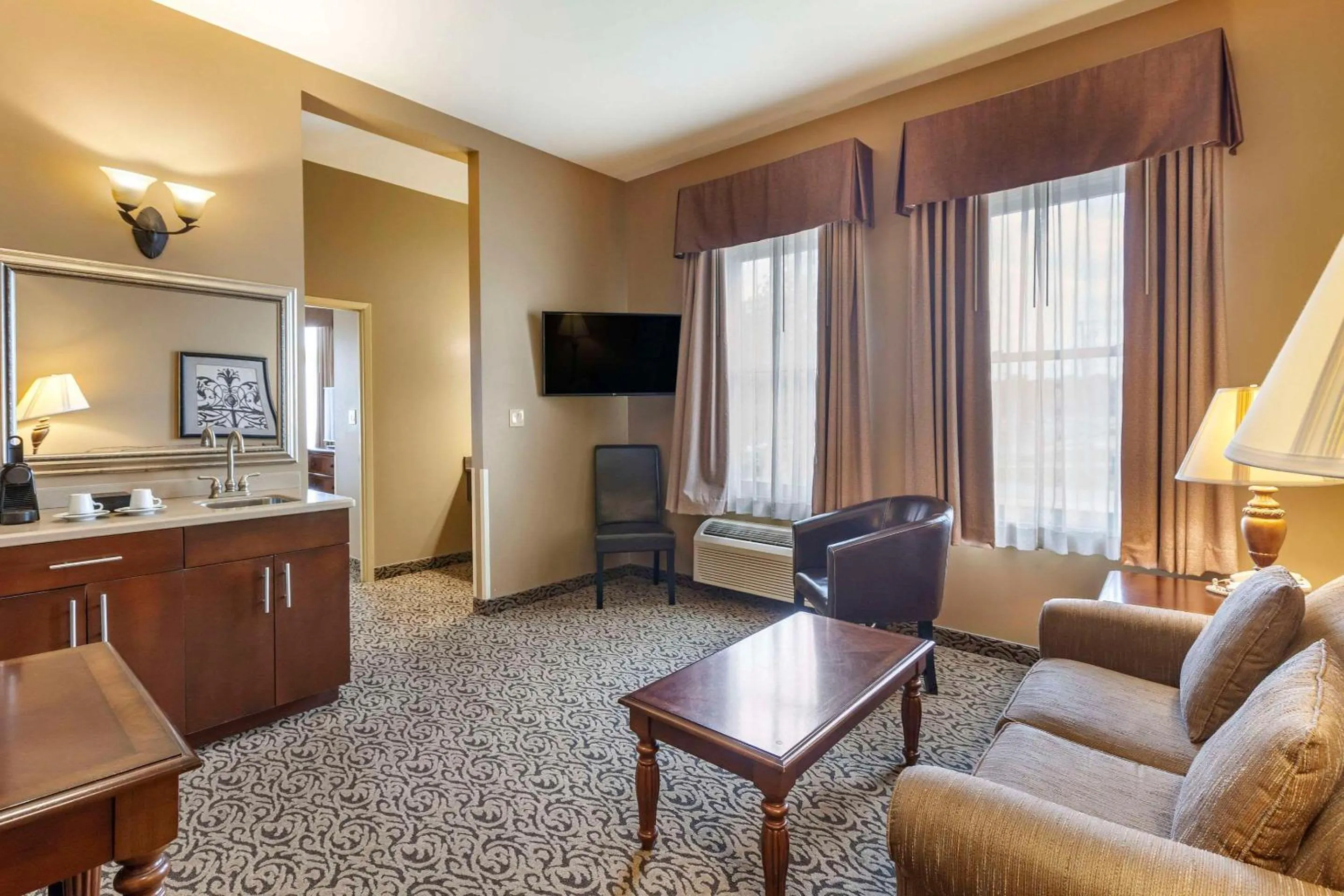 Bedroom in The Parlour Inn, an Ascend Collection Hotel
