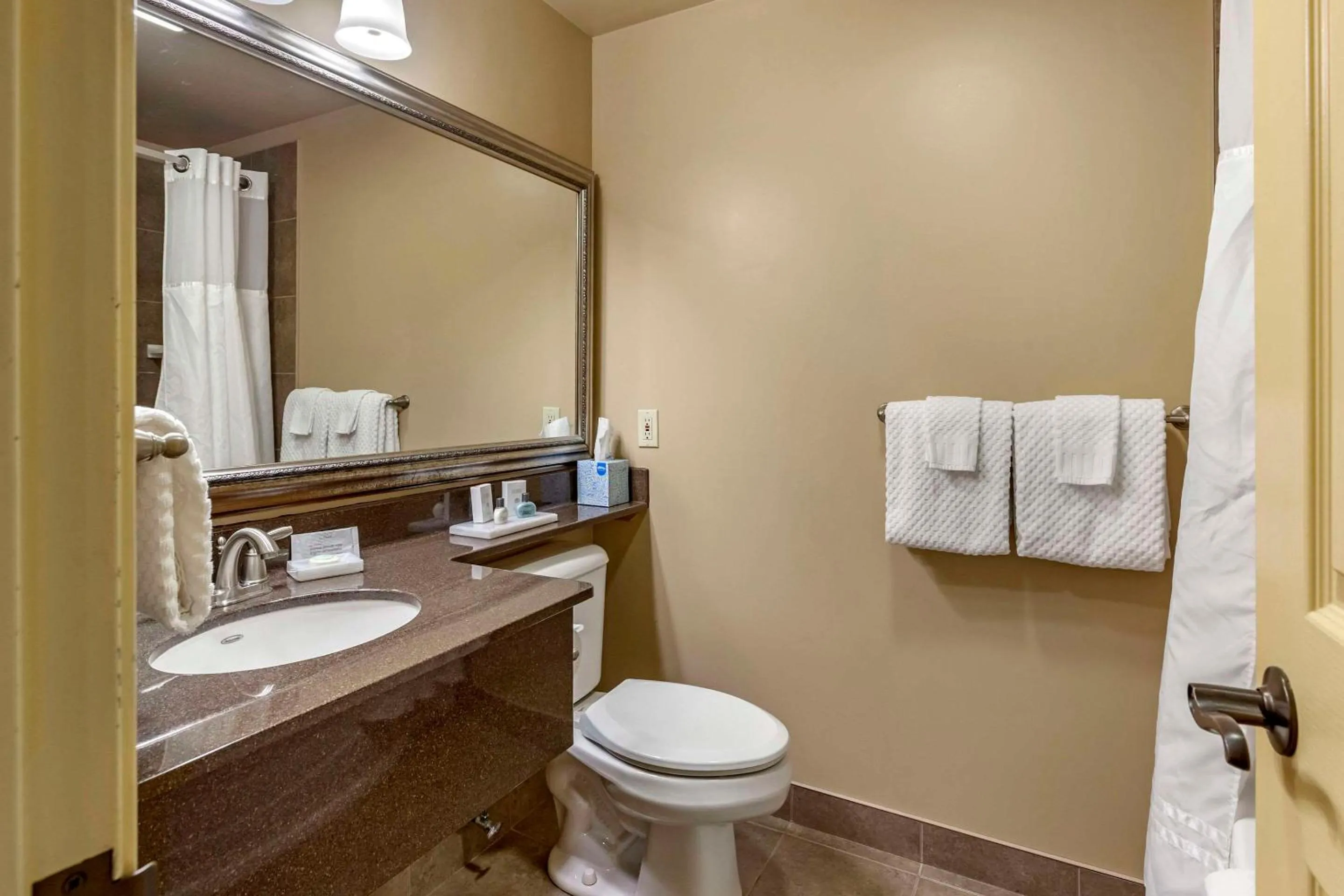 Bedroom in The Parlour Inn, an Ascend Collection Hotel