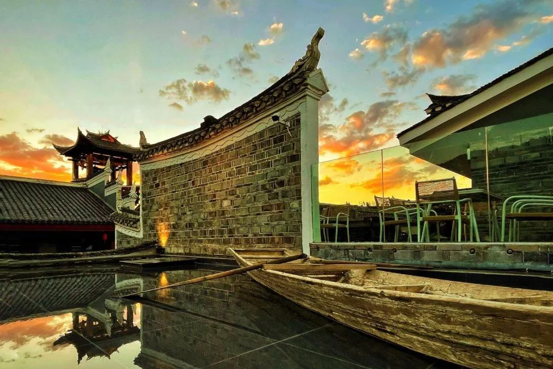 Property building in Phoenix Hall House Hotel