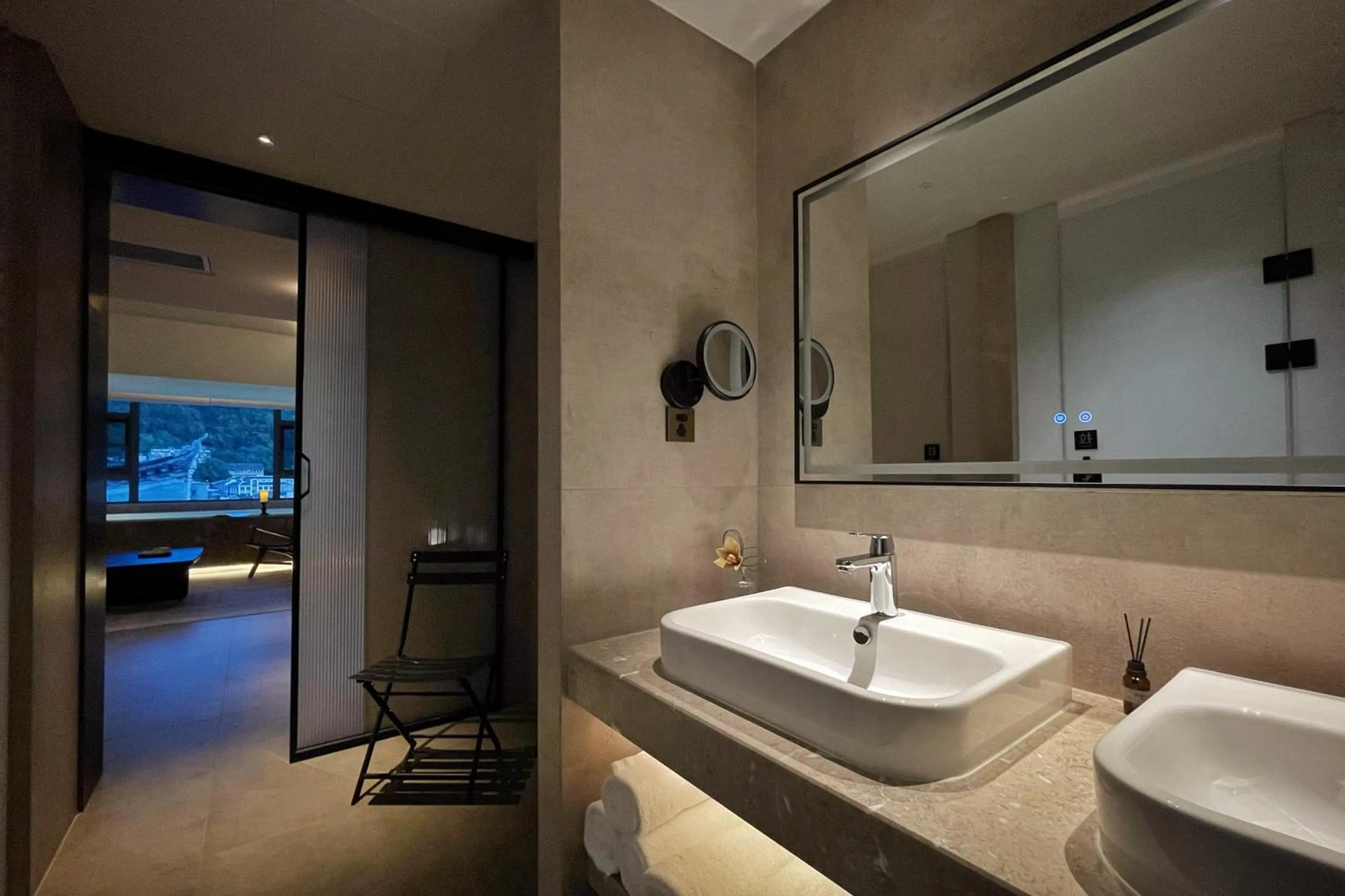 Bathroom in Phoenix Hall House Hotel