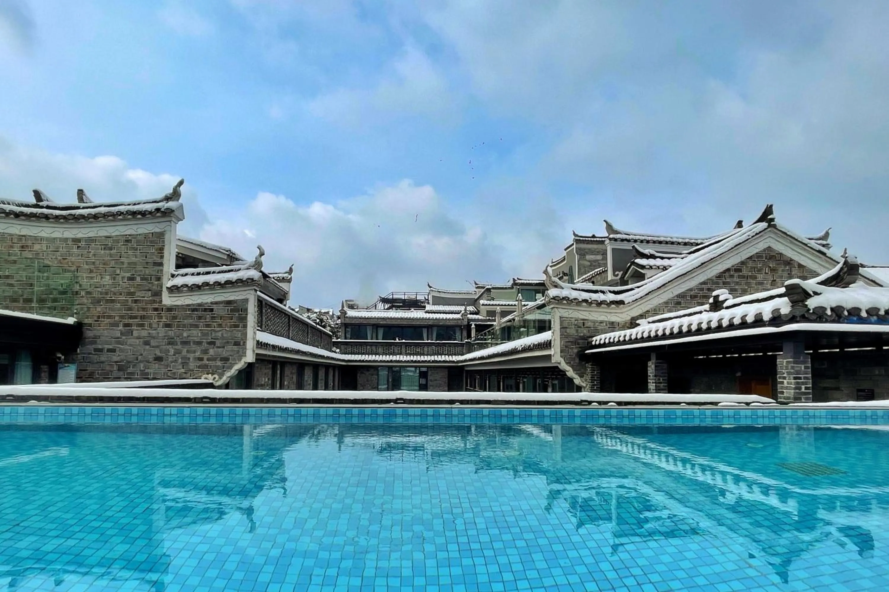 Swimming pool in Phoenix Hall House Hotel