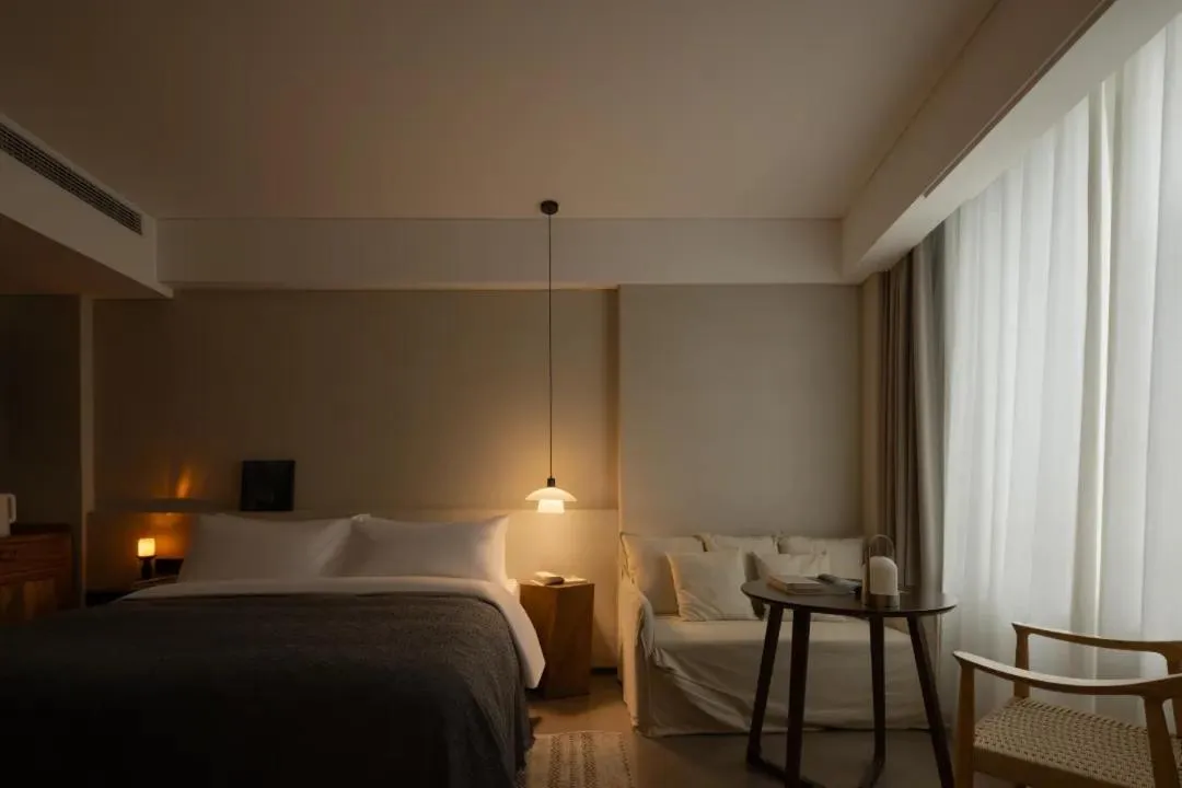 Seating area, Bed in Phoenix Hall House Hotel