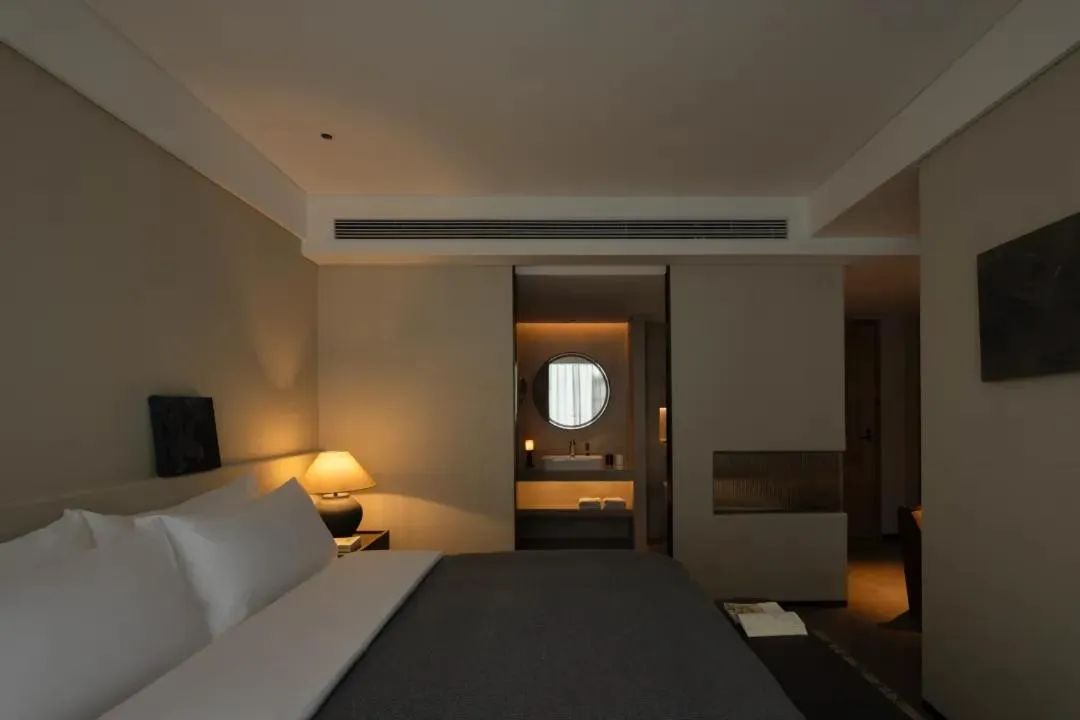 Bed in Phoenix Hall House Hotel