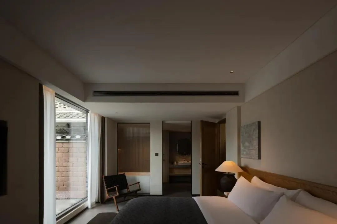 Bed in Phoenix Hall House Hotel