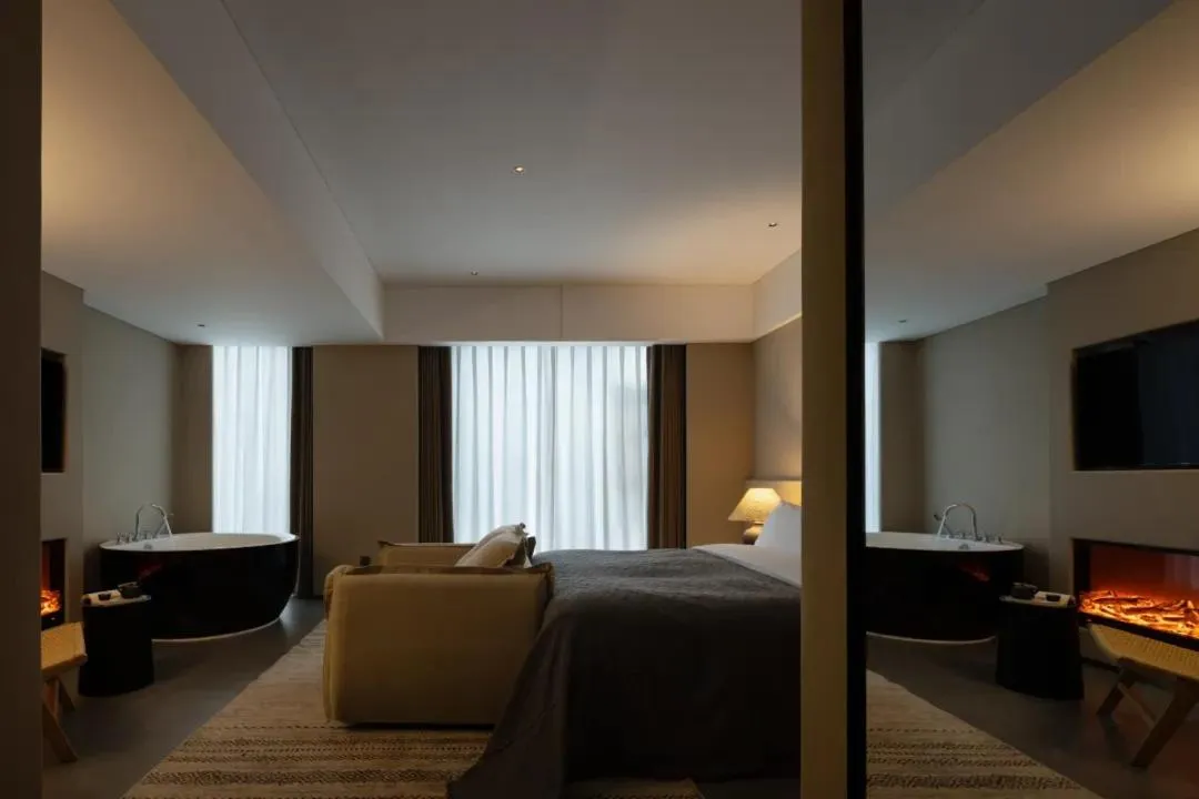 Bed in Phoenix Hall House Hotel