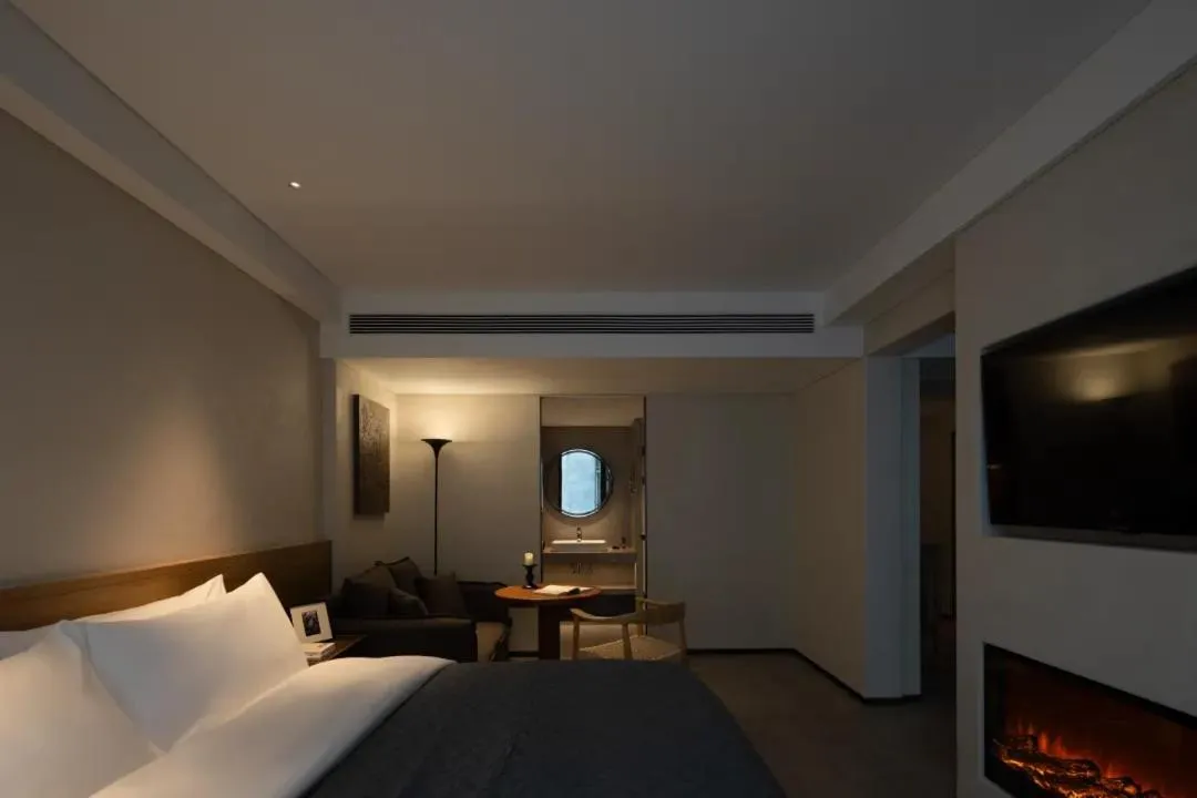 Bed in Phoenix Hall House Hotel