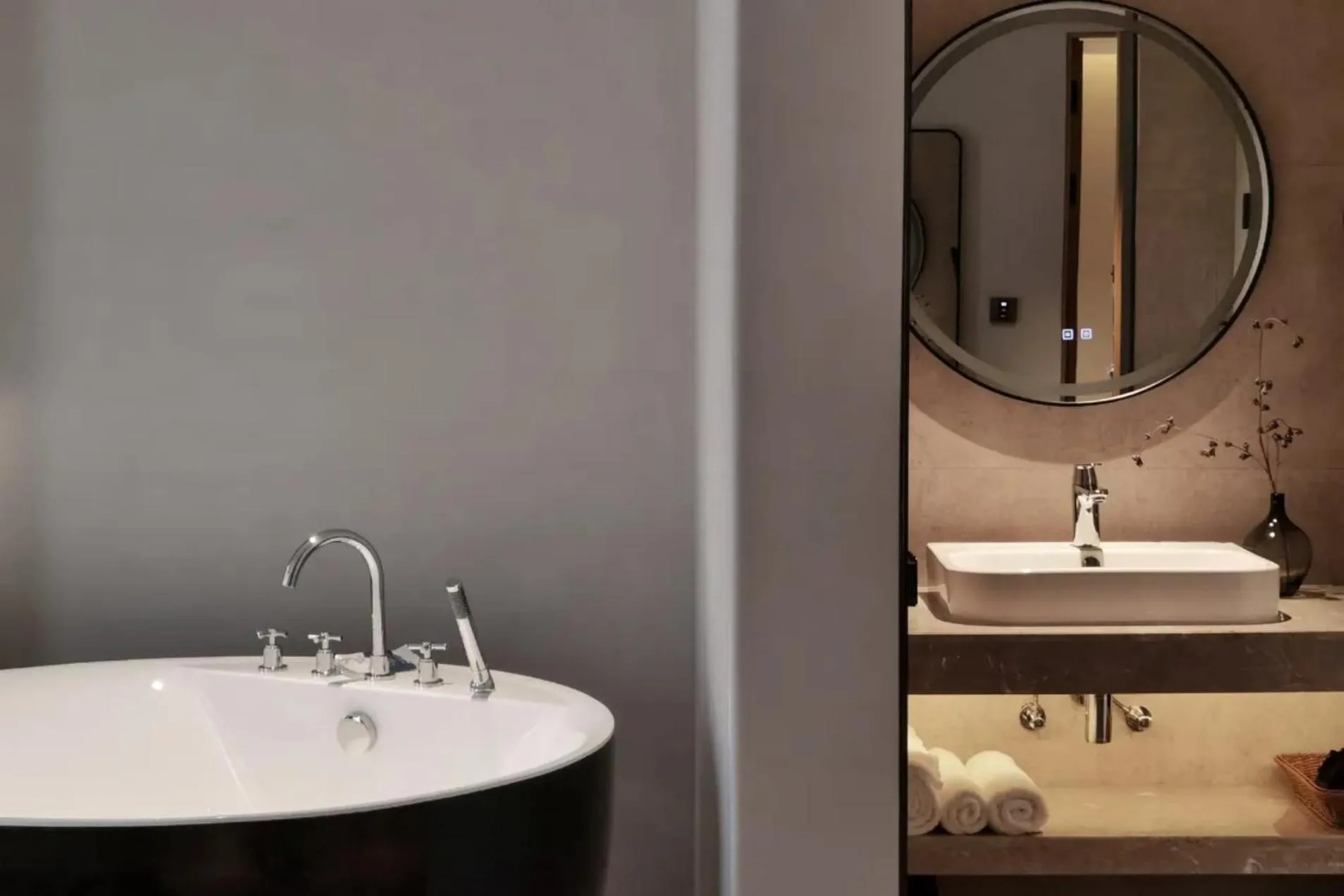 Toilet in Phoenix Hall House Hotel