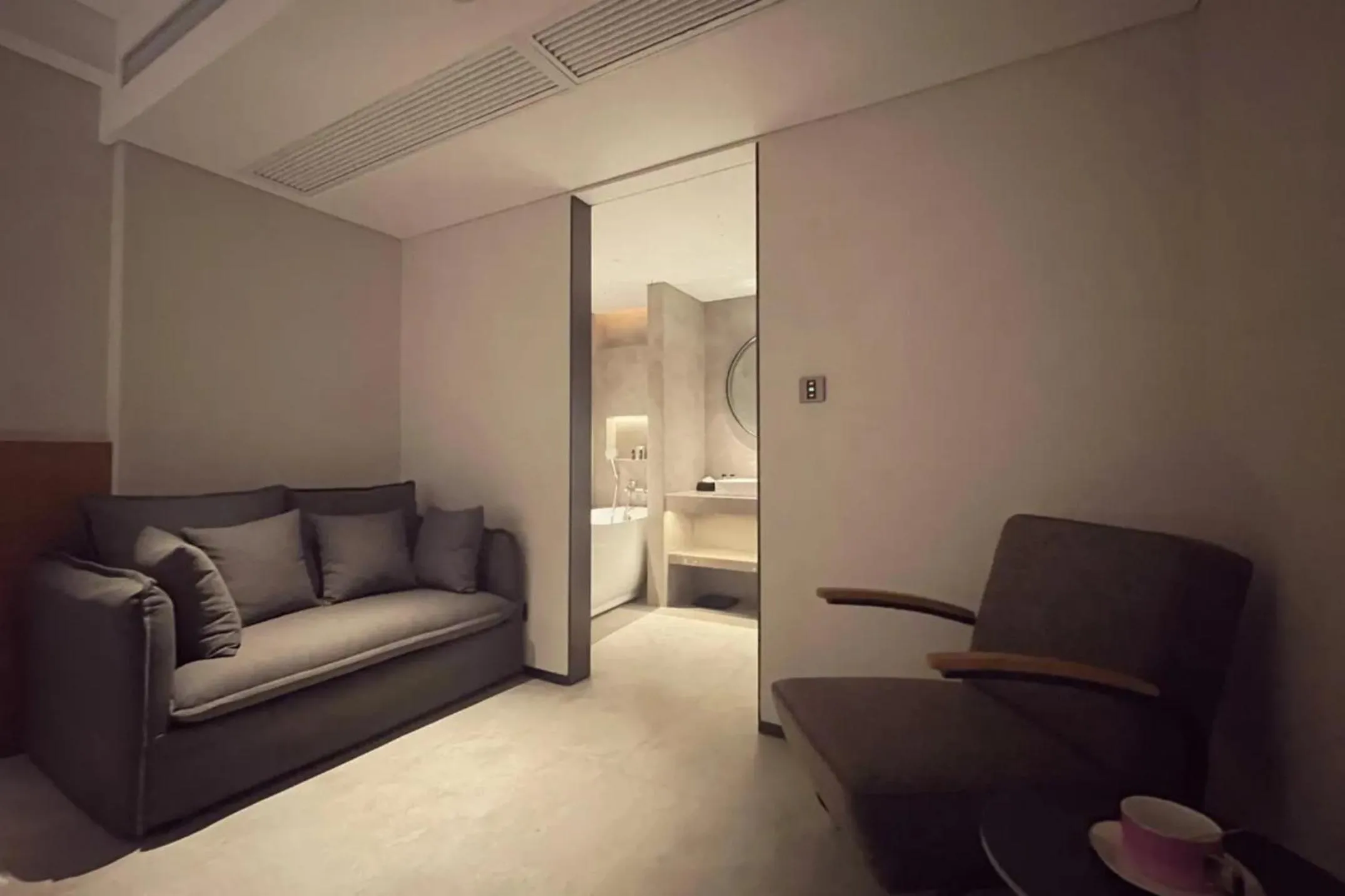 Living room, Bed in Phoenix Hall House Hotel