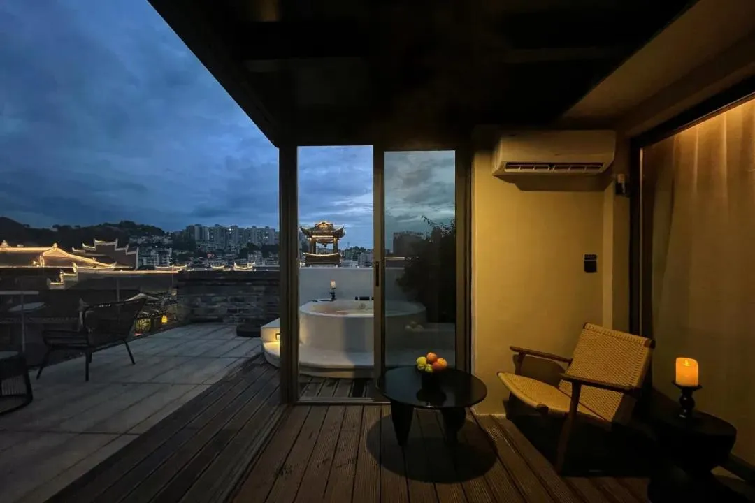 Night in Phoenix Hall House Hotel