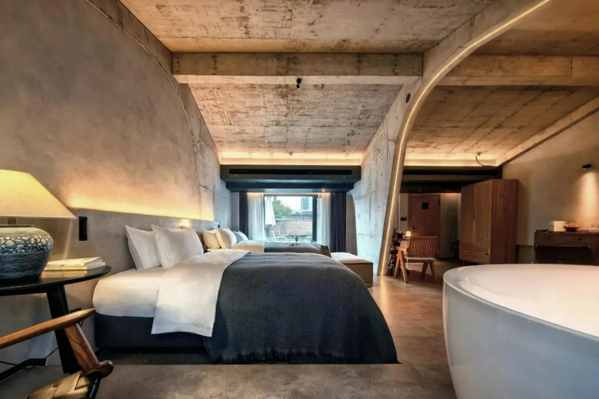 Photo of the whole room, Bed in Phoenix Hall House Hotel