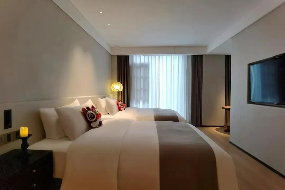 Bed in Phoenix Hall House Hotel