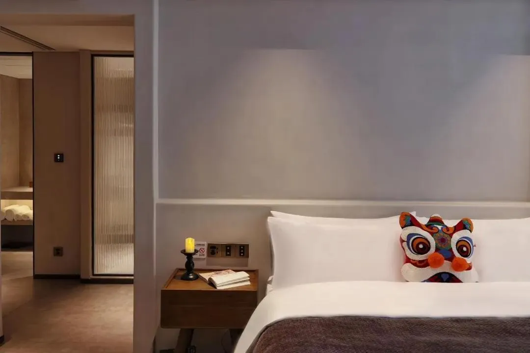 Bed in Phoenix Hall House Hotel