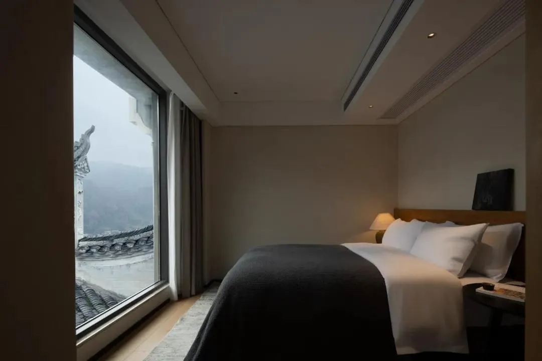 Bed in Phoenix Hall House Hotel