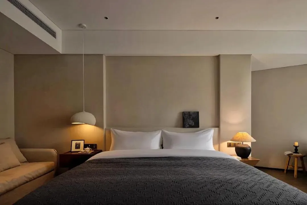 Bed in Phoenix Hall House Hotel