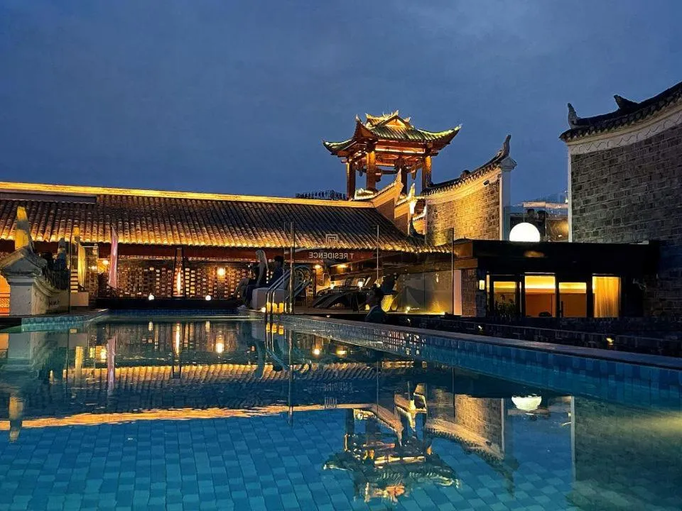 Property building in Phoenix Hall House Hotel