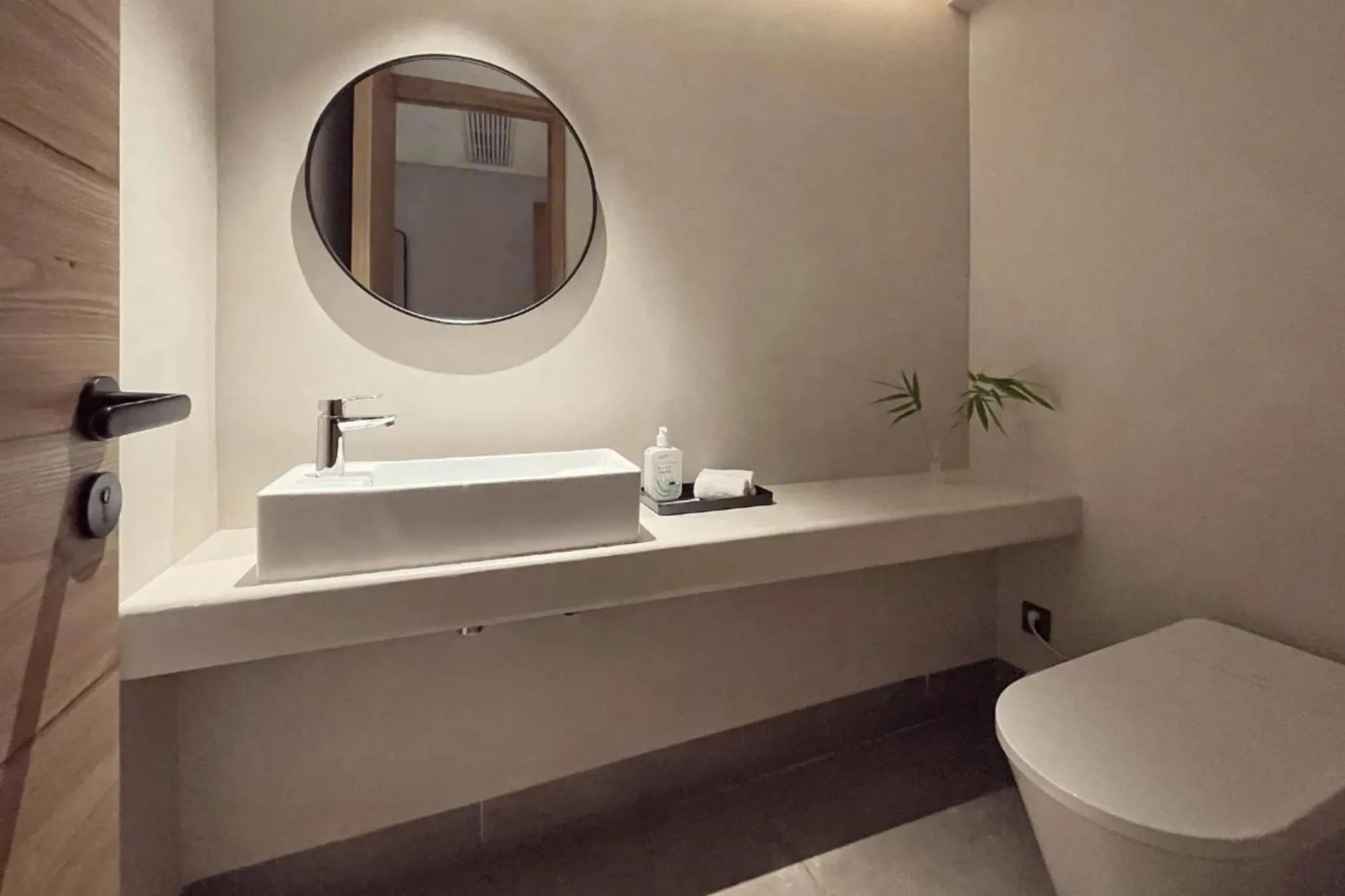 Toilet in Phoenix Hall House Hotel