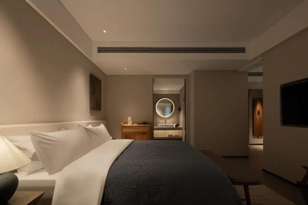 Bed in Phoenix Hall House Hotel