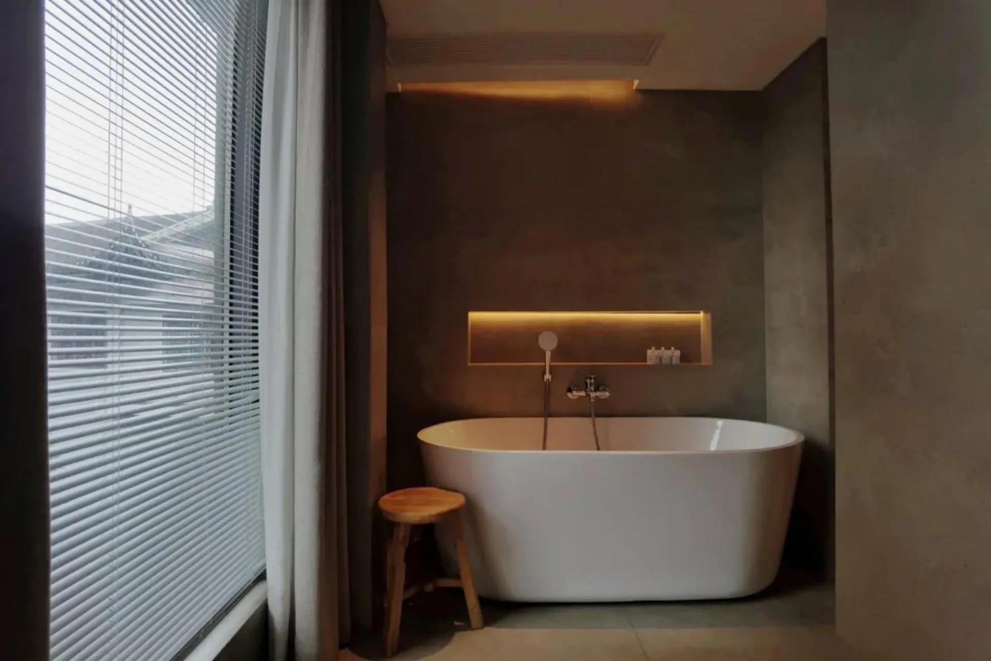 Bath in Phoenix Hall House Hotel