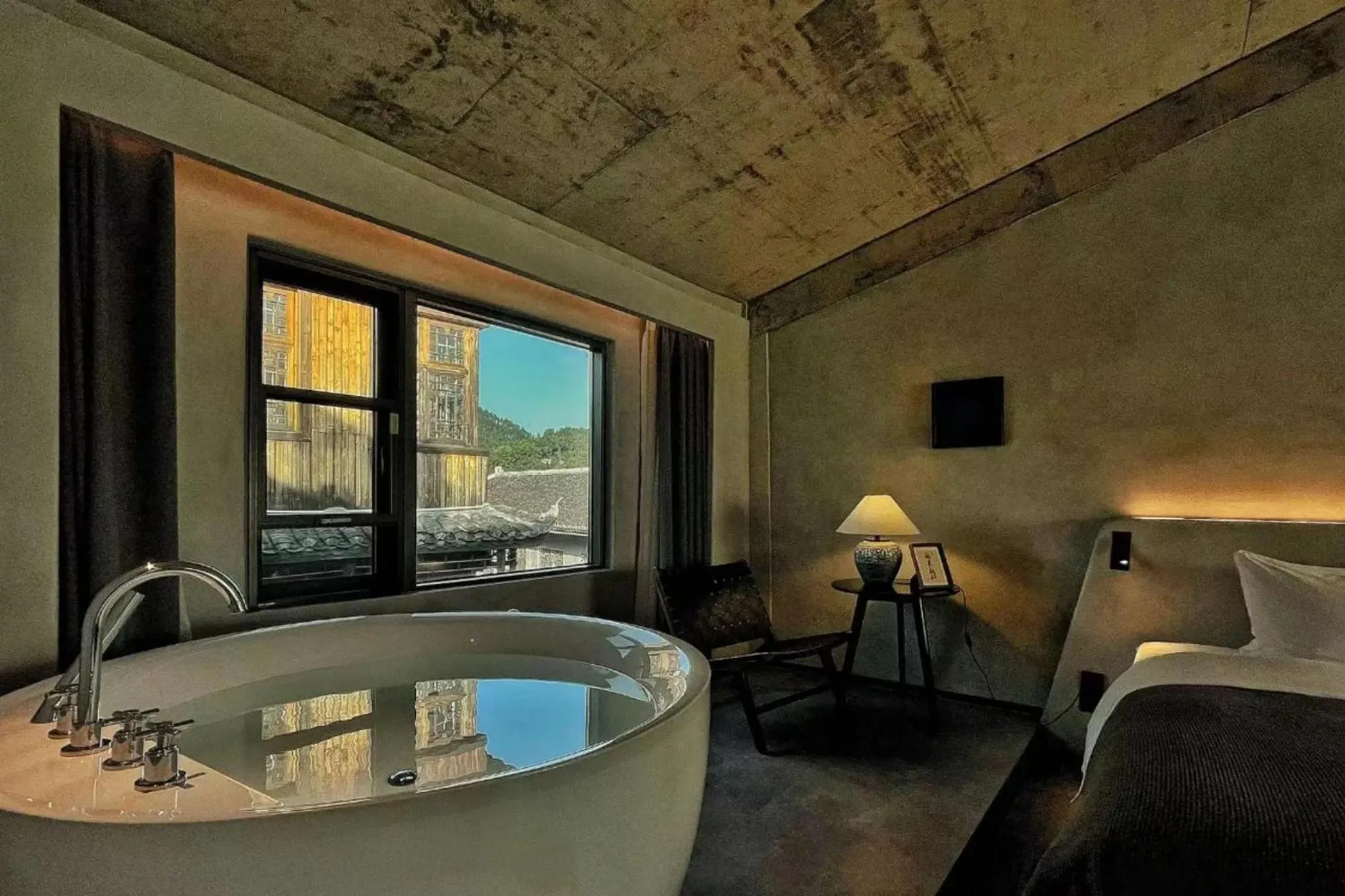 Bath, Bed in Phoenix Hall House Hotel