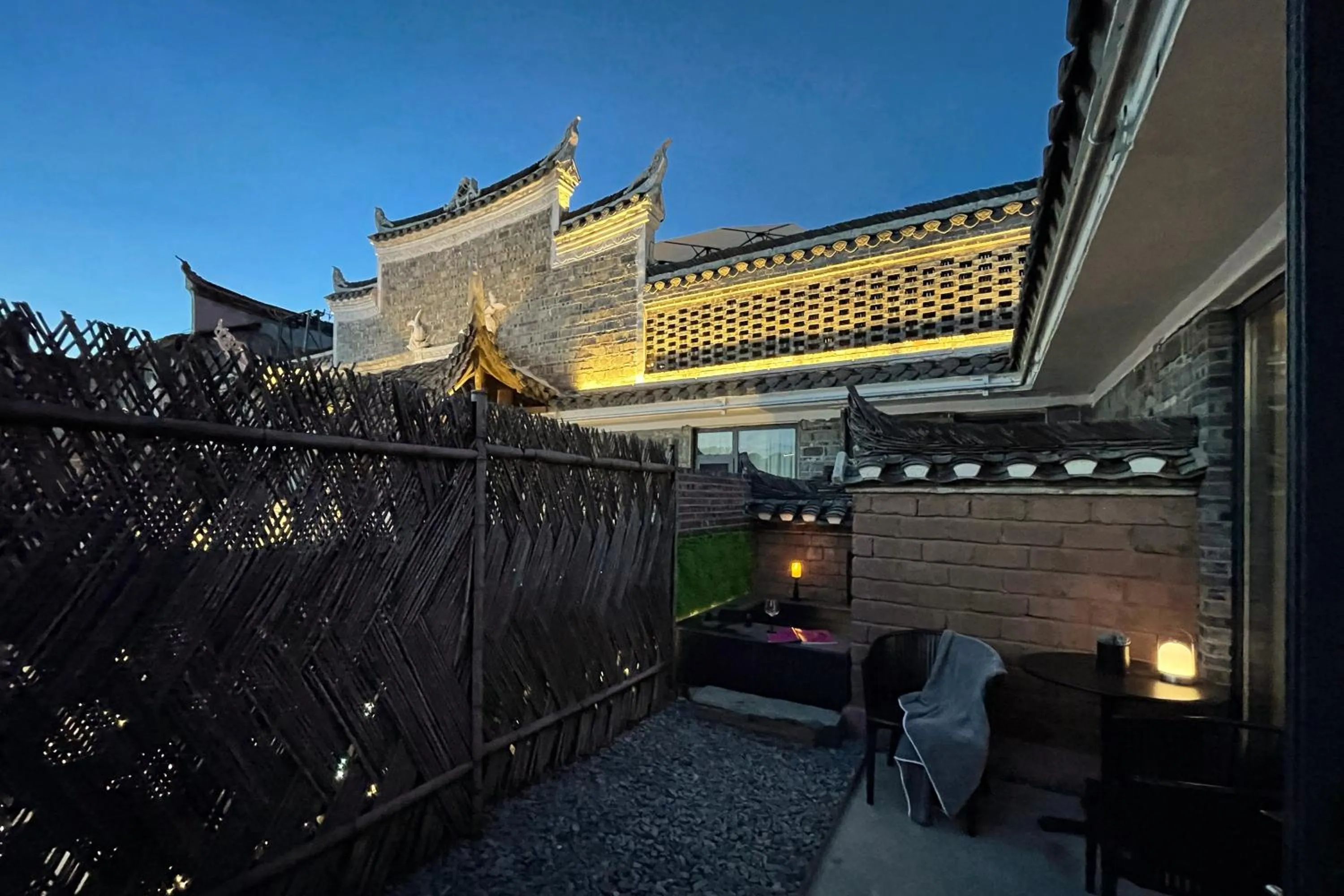 Night in Phoenix Hall House Hotel