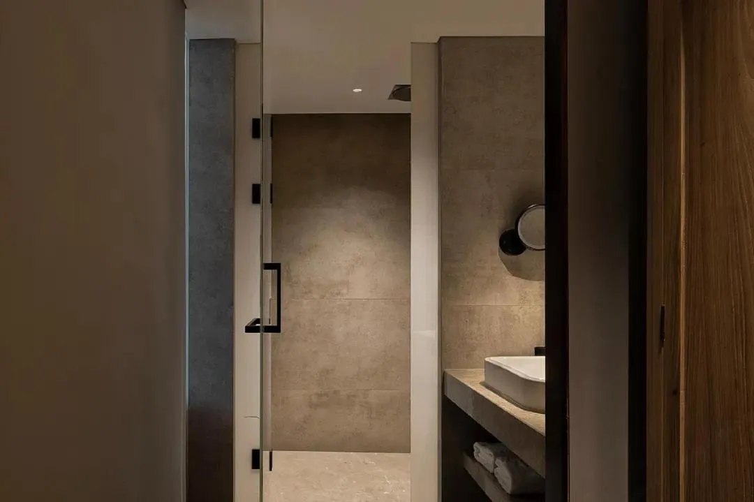 Bathroom in Phoenix Hall House Hotel