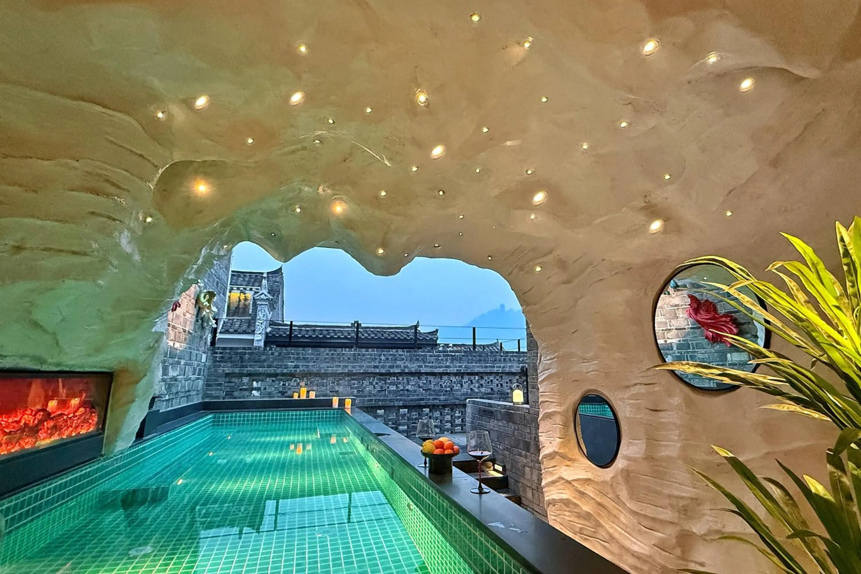 Swimming pool in Phoenix Hall House Hotel