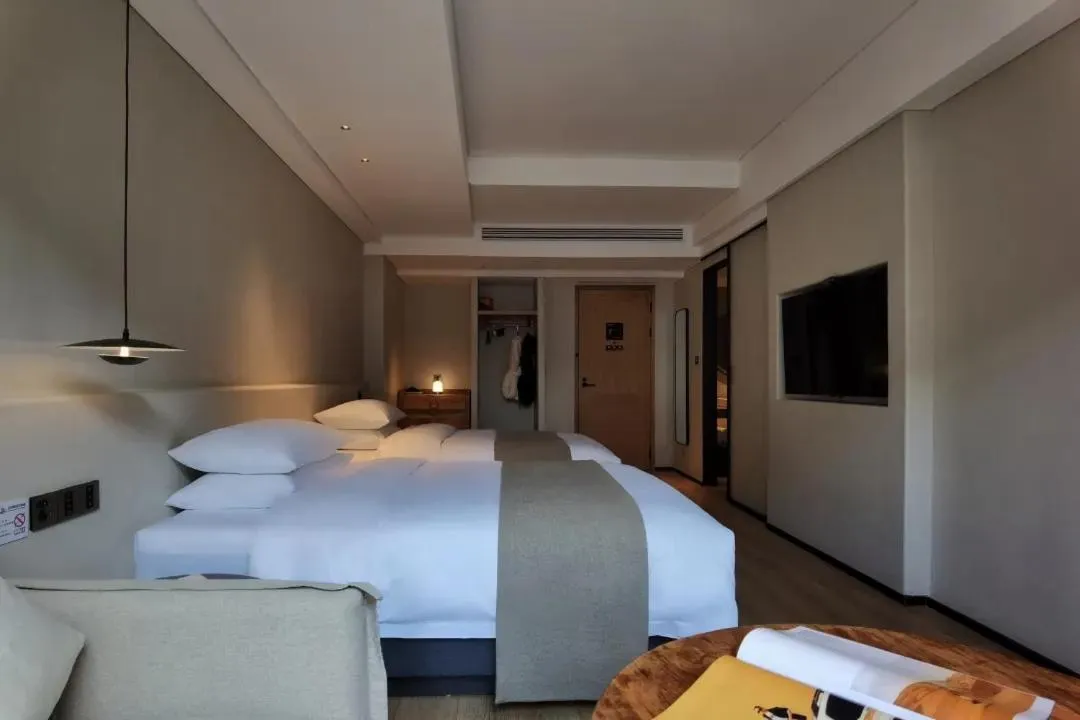 Bed in Phoenix Hall House Hotel