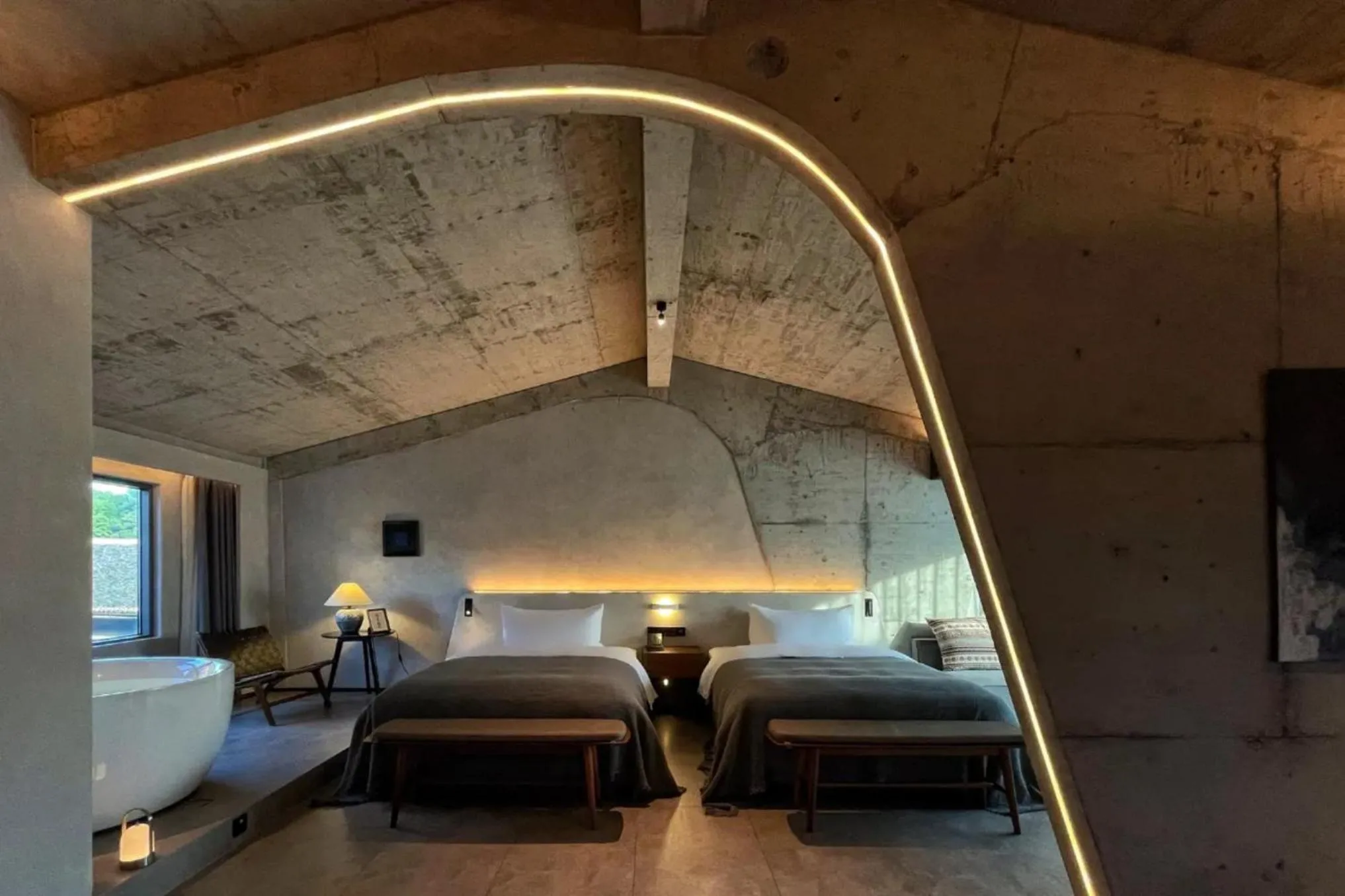 Photo of the whole room, Bed in Phoenix Hall House Hotel