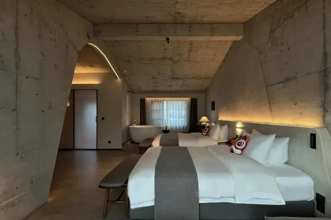 Bed in Phoenix Hall House Hotel