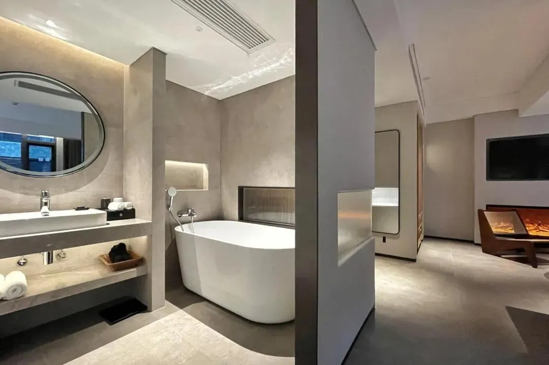 Toilet in Phoenix Hall House Hotel