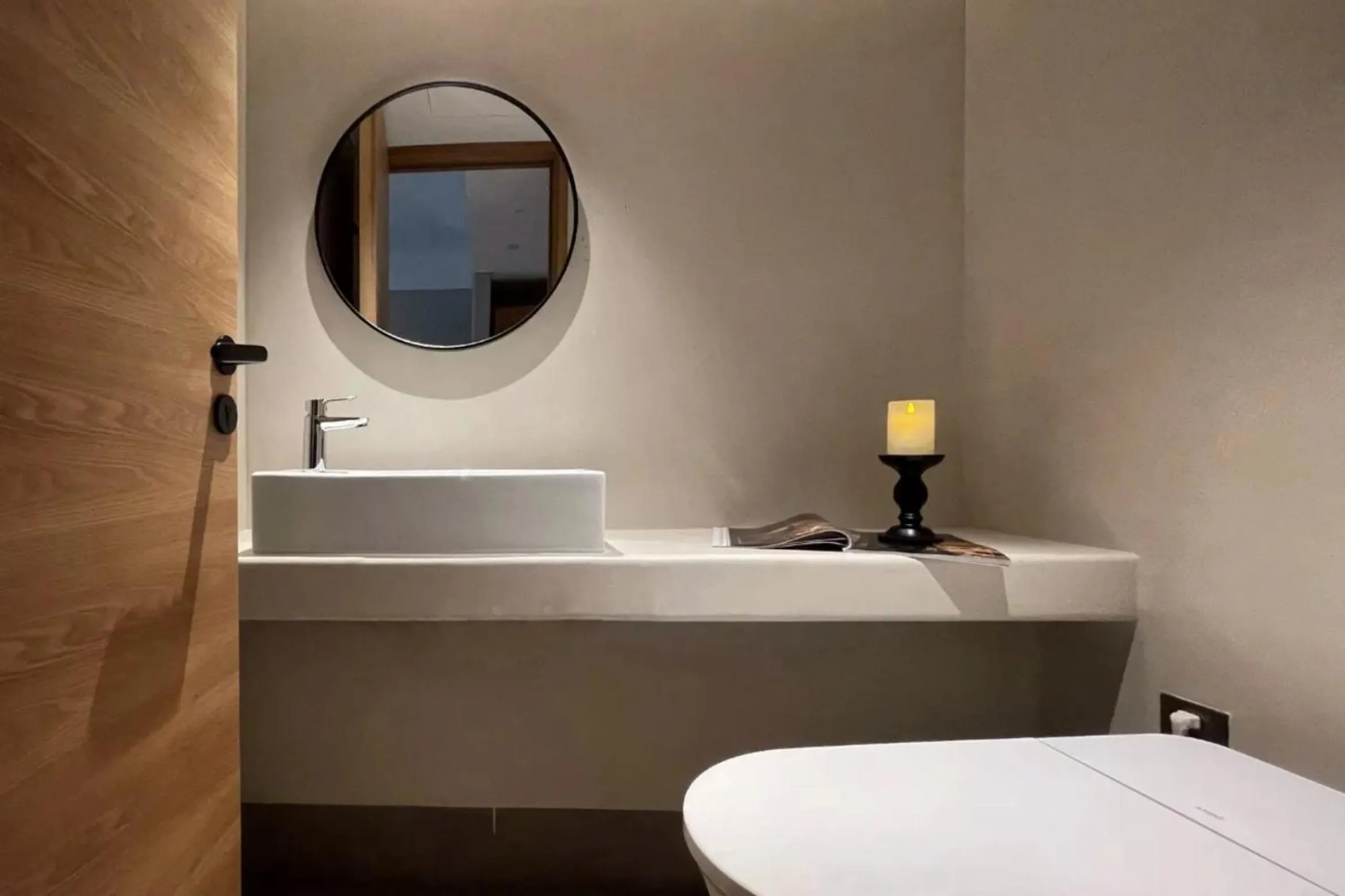 Toilet, Bed in Phoenix Hall House Hotel