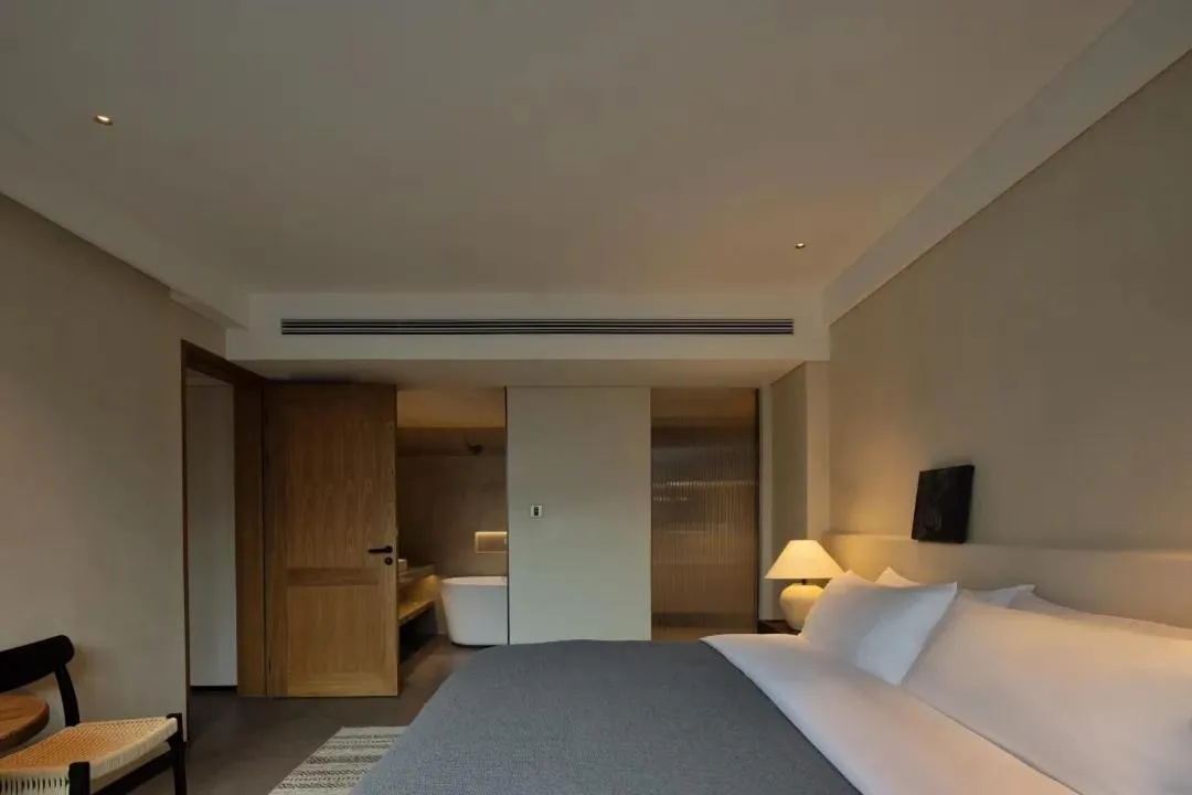 Bed in Phoenix Hall House Hotel