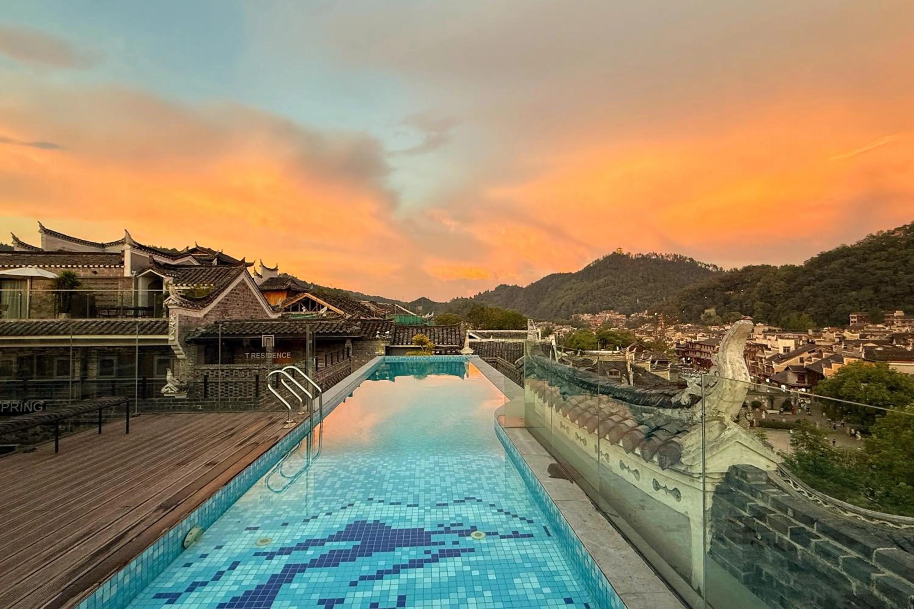 Swimming pool in Phoenix Hall House Hotel