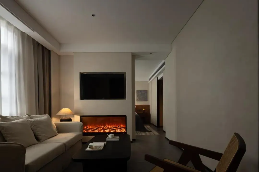 Communal lounge/ TV room in Phoenix Hall House Hotel