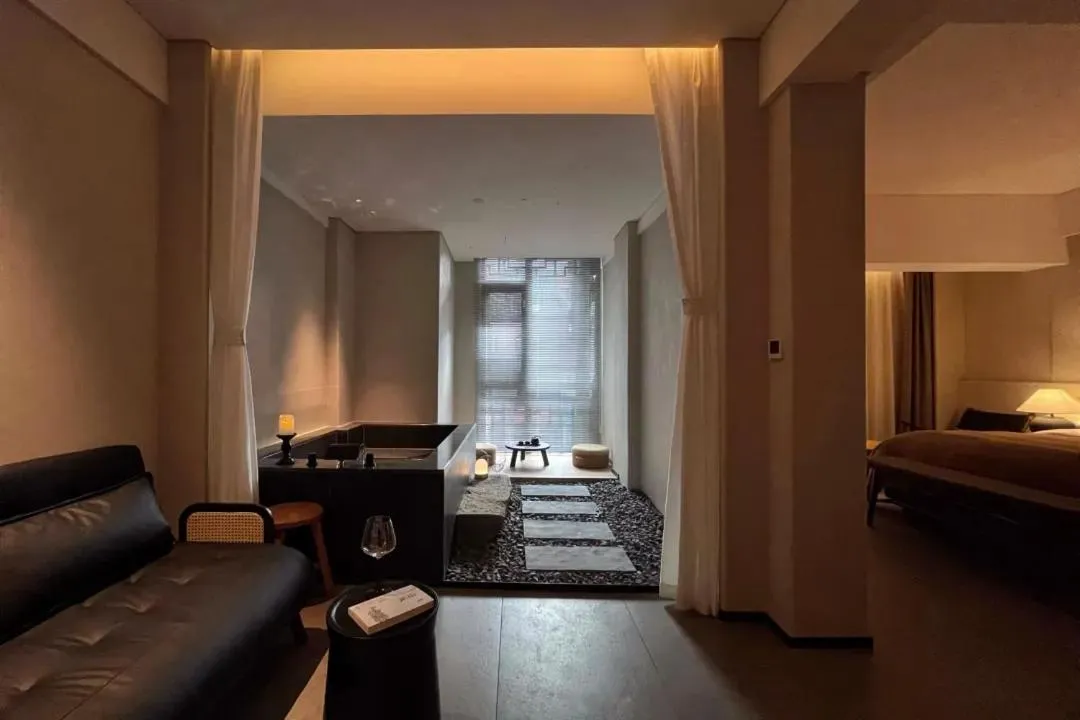 Bed in Phoenix Hall House Hotel