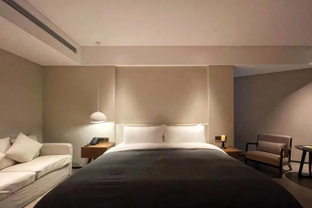 Bed in Phoenix Hall House Hotel