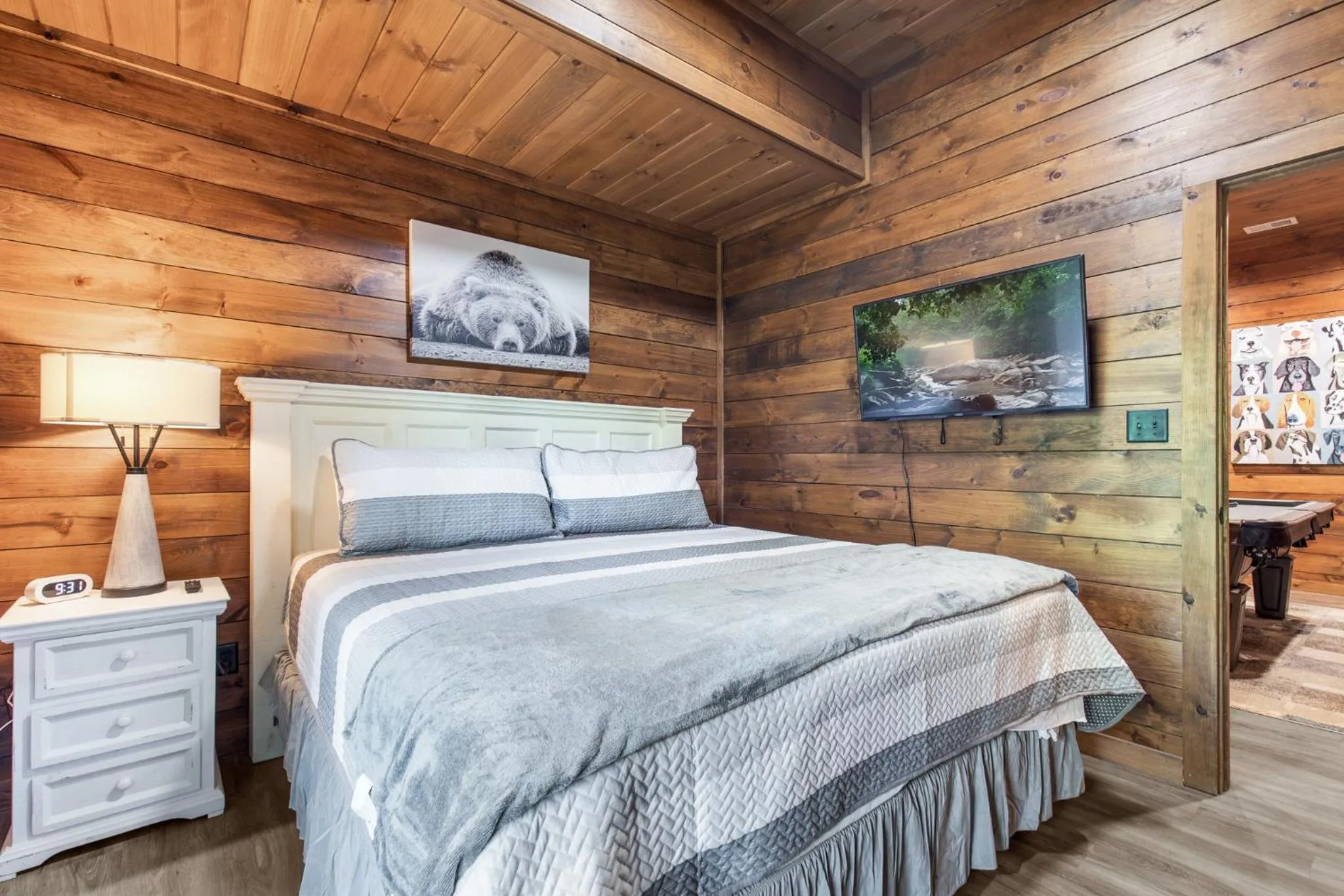 Property building, Bed in Hillside Retreat