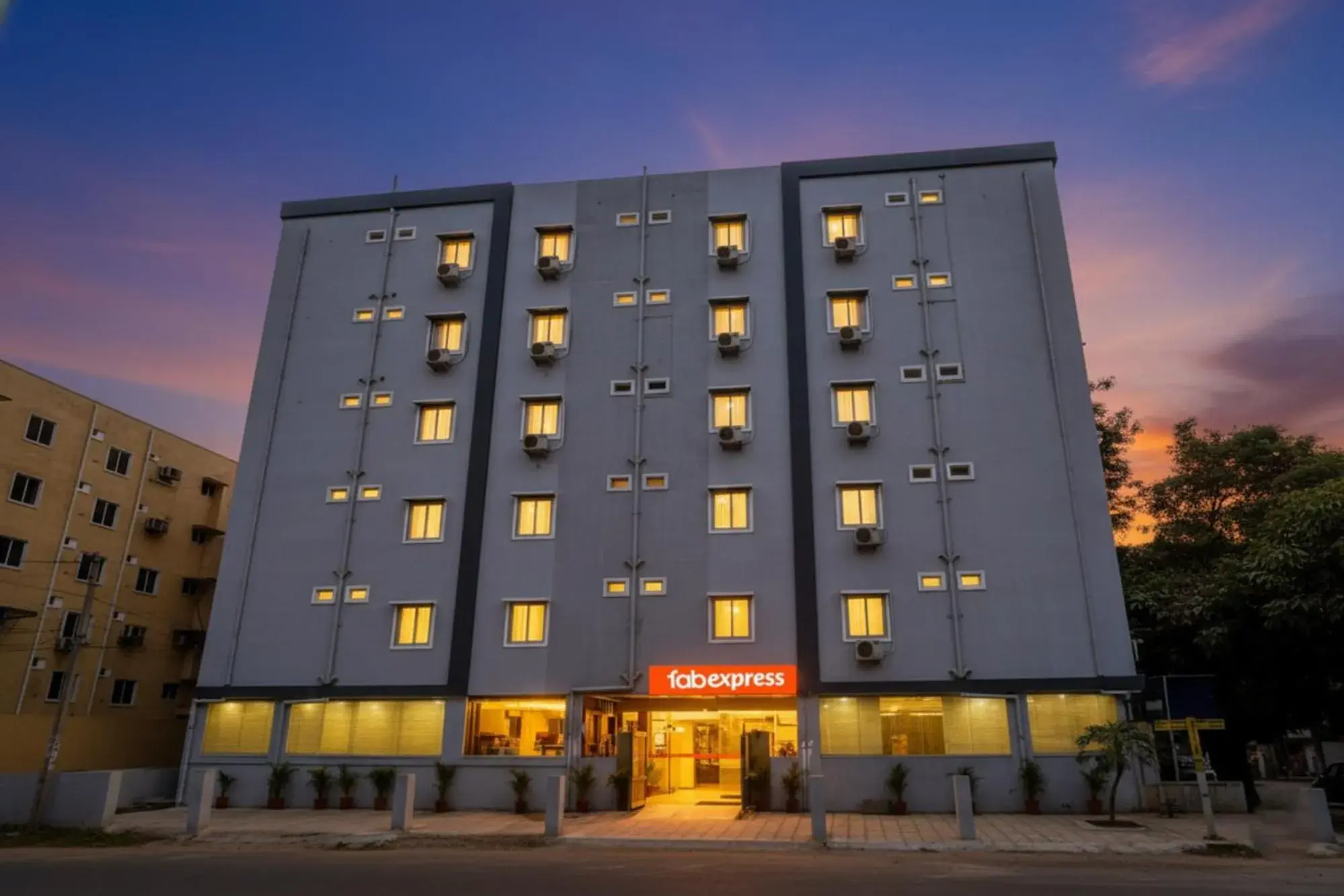 Property building in FabHotel Broholic Suites - Nr US Consulate, Financial District Property building in FabHotel Broholic Suites - Nr US Consulate, Financial District