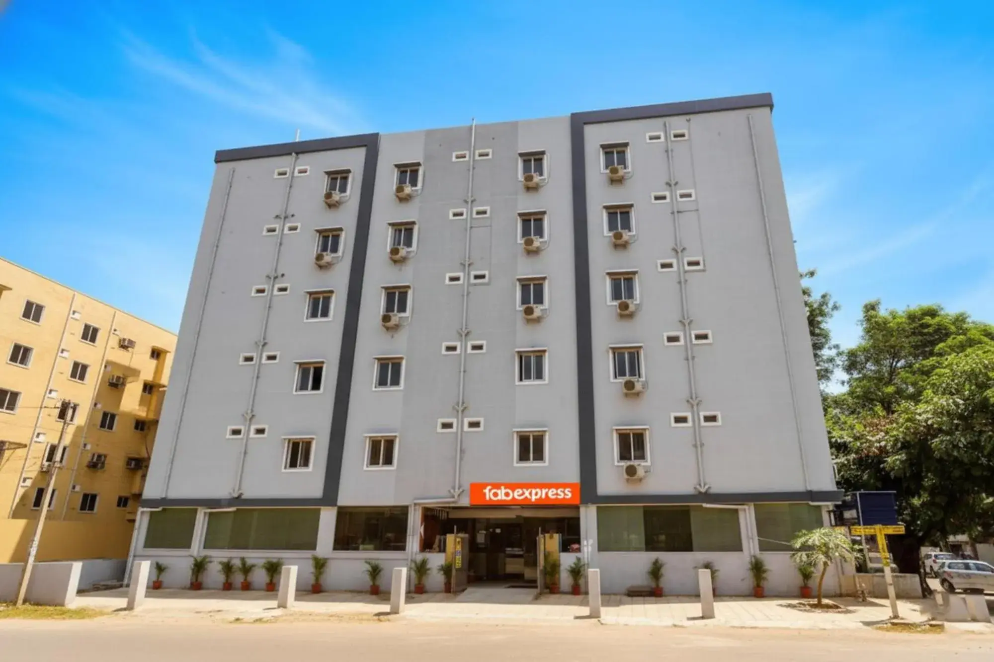 Property building in FabHotel Broholic Suites - Nr US Consulate, Financial District Property building in FabHotel Broholic Suites - Nr US Consulate, Financial District