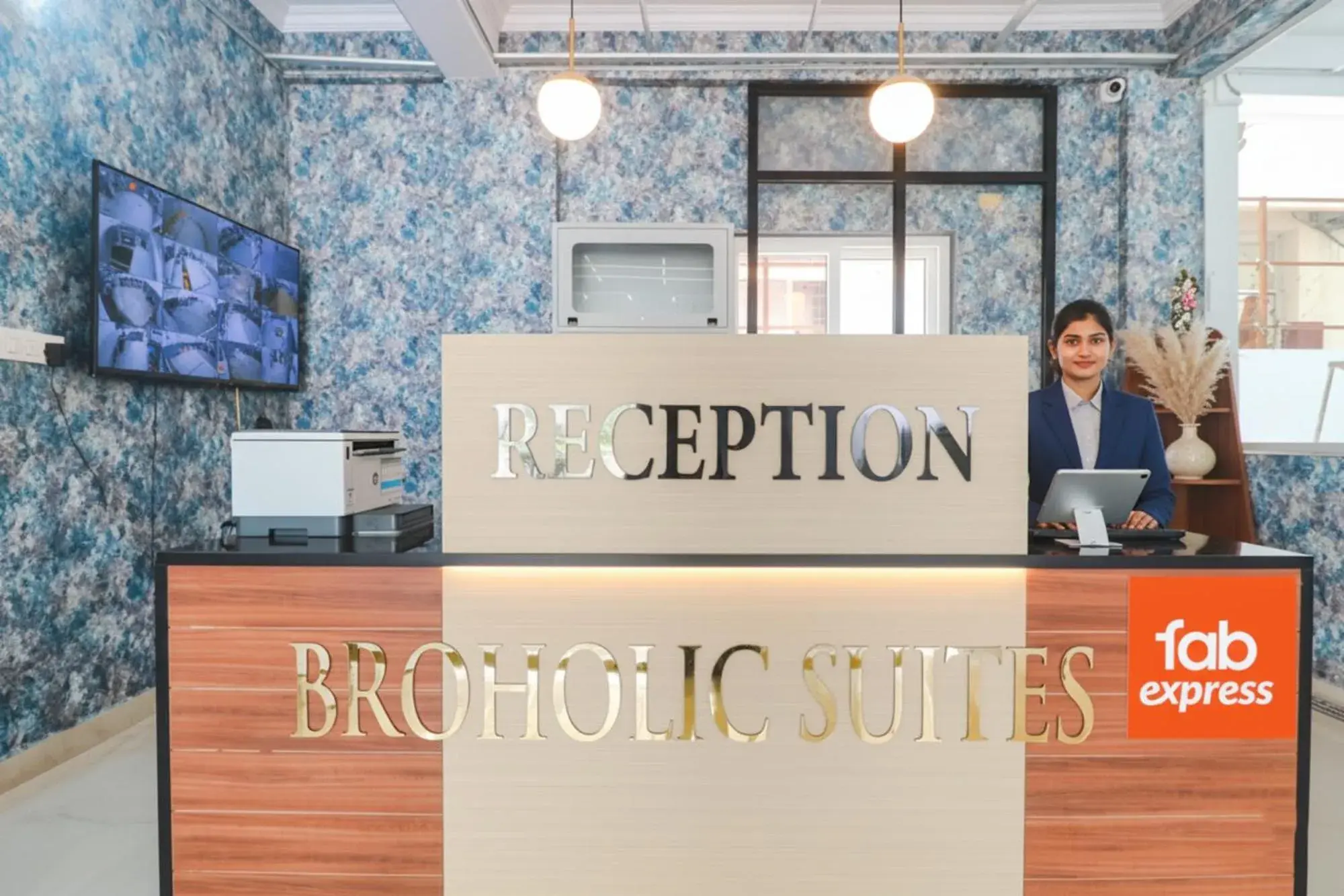 Lobby or reception in FabHotel Broholic Suites - Nr US Consulate, Financial District Lobby or reception in FabHotel Broholic Suites - Nr US Consulate, Financial District